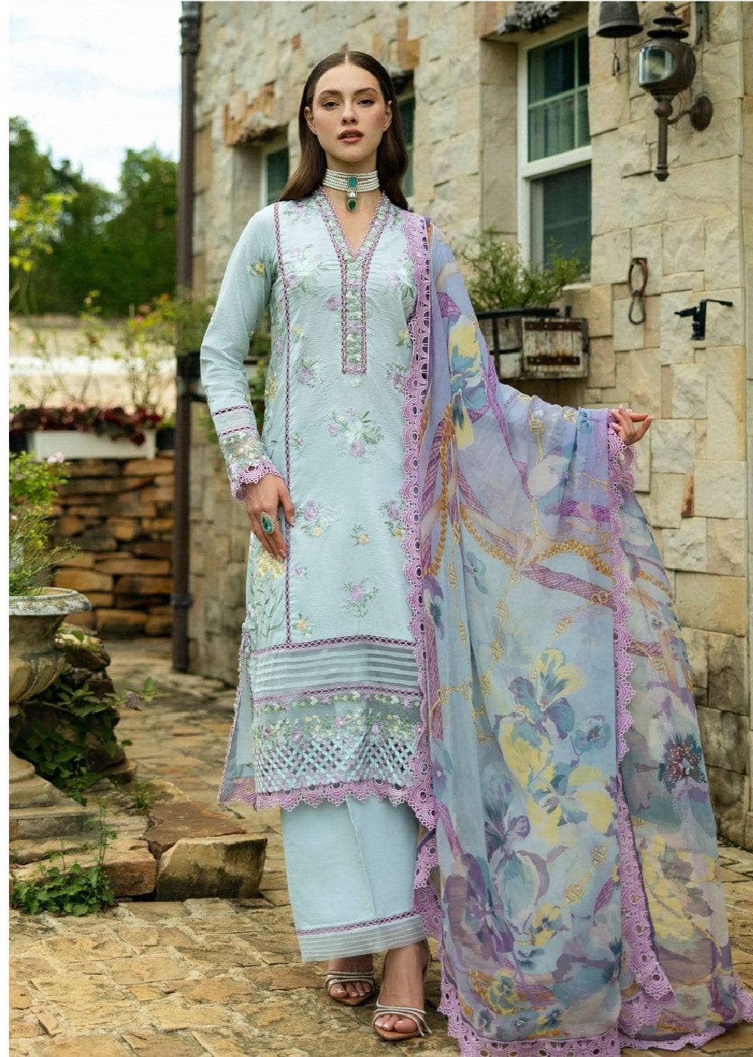 img_roheenaz_lawn_awwal_boutique