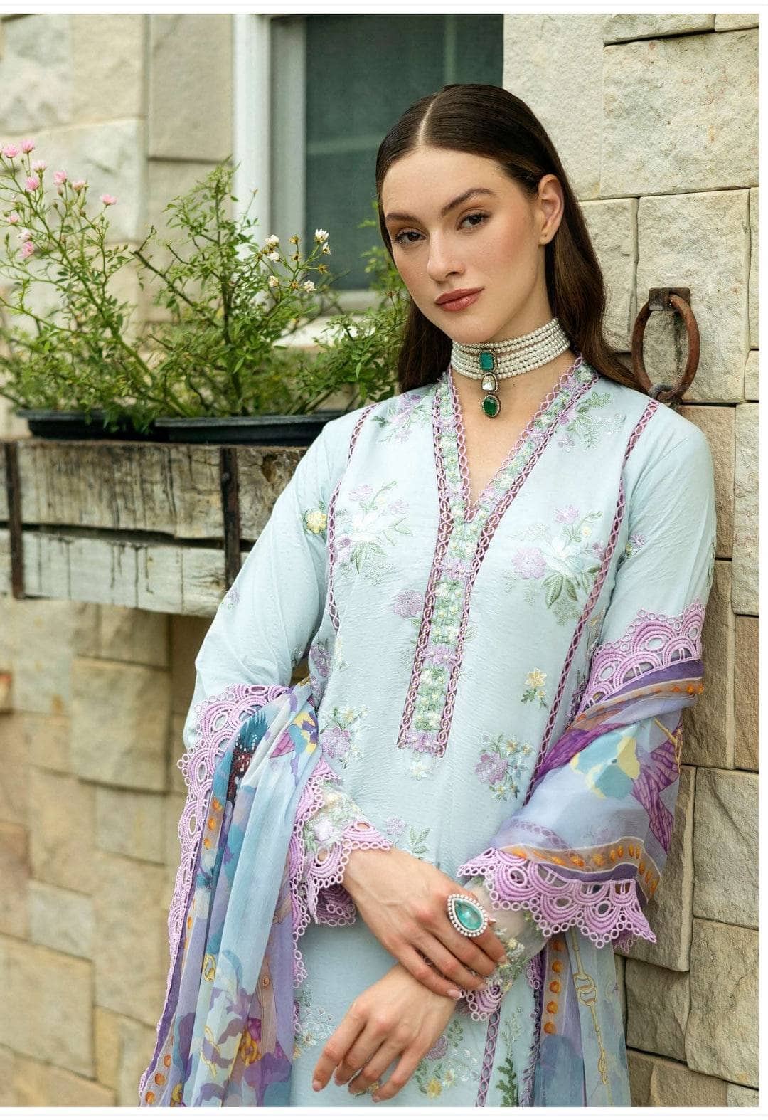 img_roheenaz_lawn_awwal_boutique