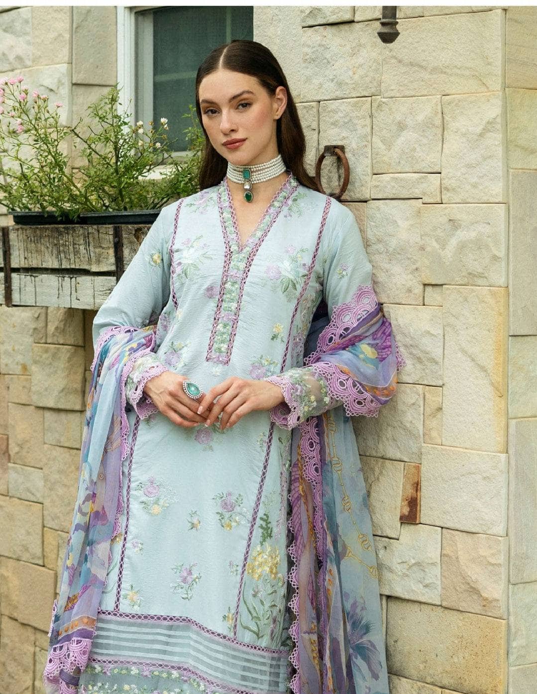 img_roheenaz_lawn_awwal_boutique