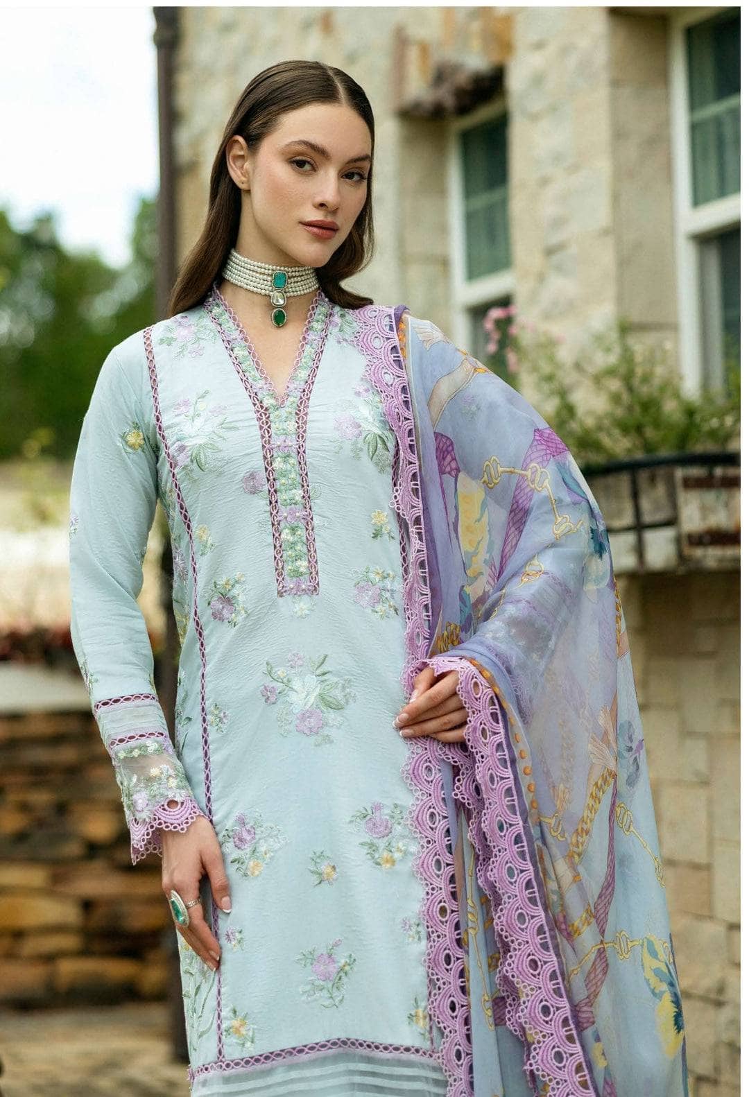 img_roheenaz_lawn_awwal_boutique