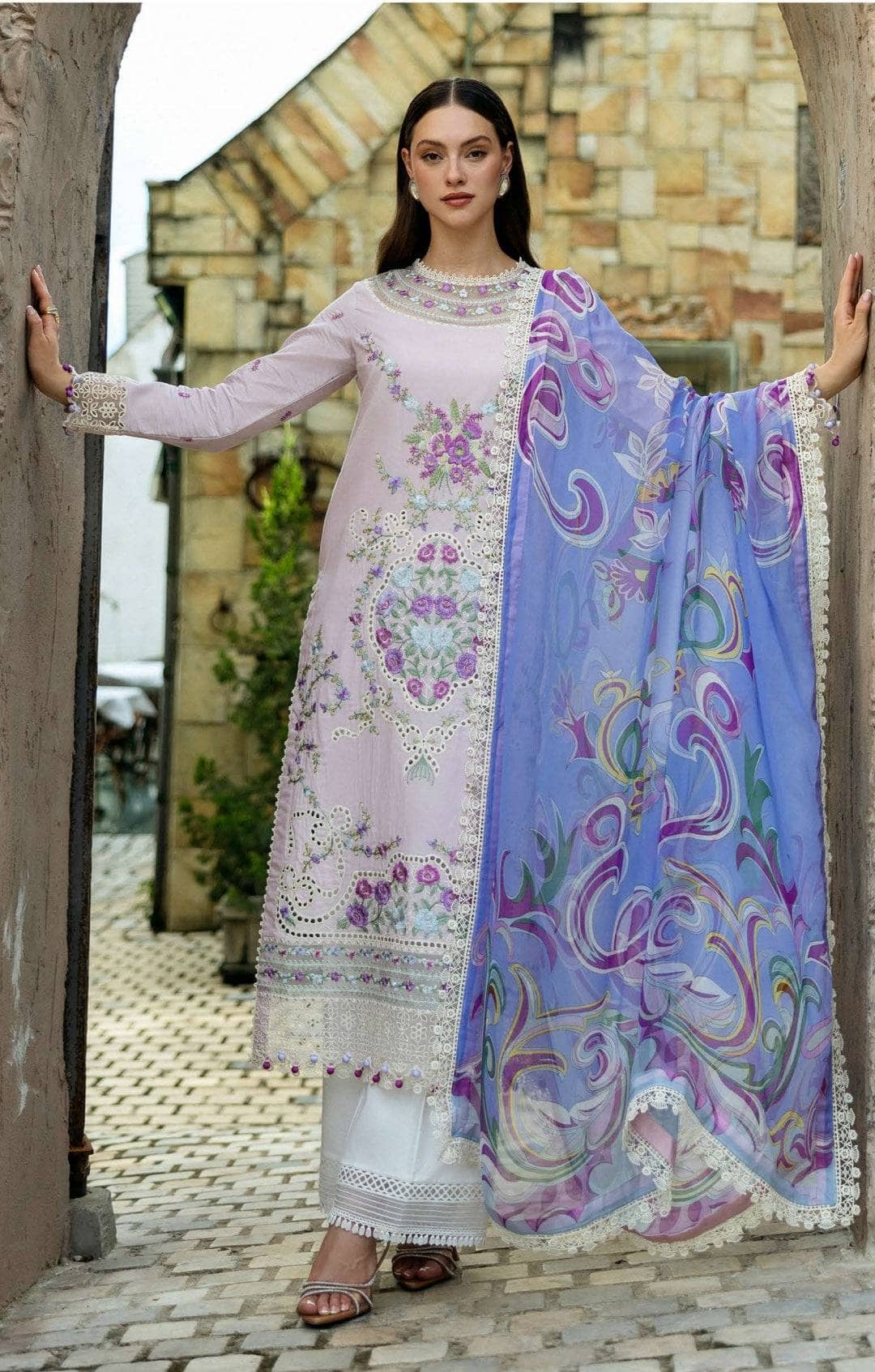 img_roheenaz_lawn_awwal_boutique