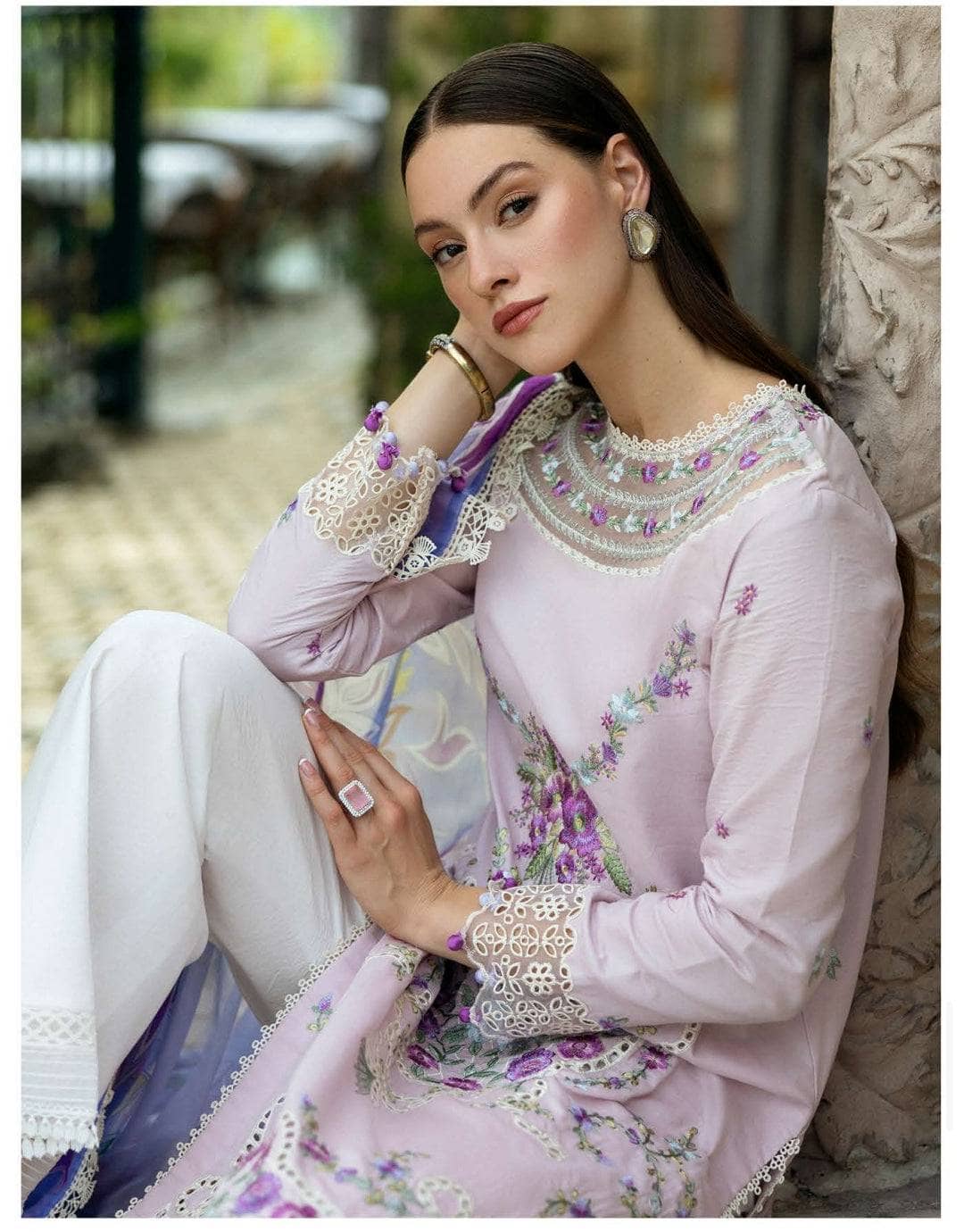 img_roheenaz_lawn_awwal_boutique