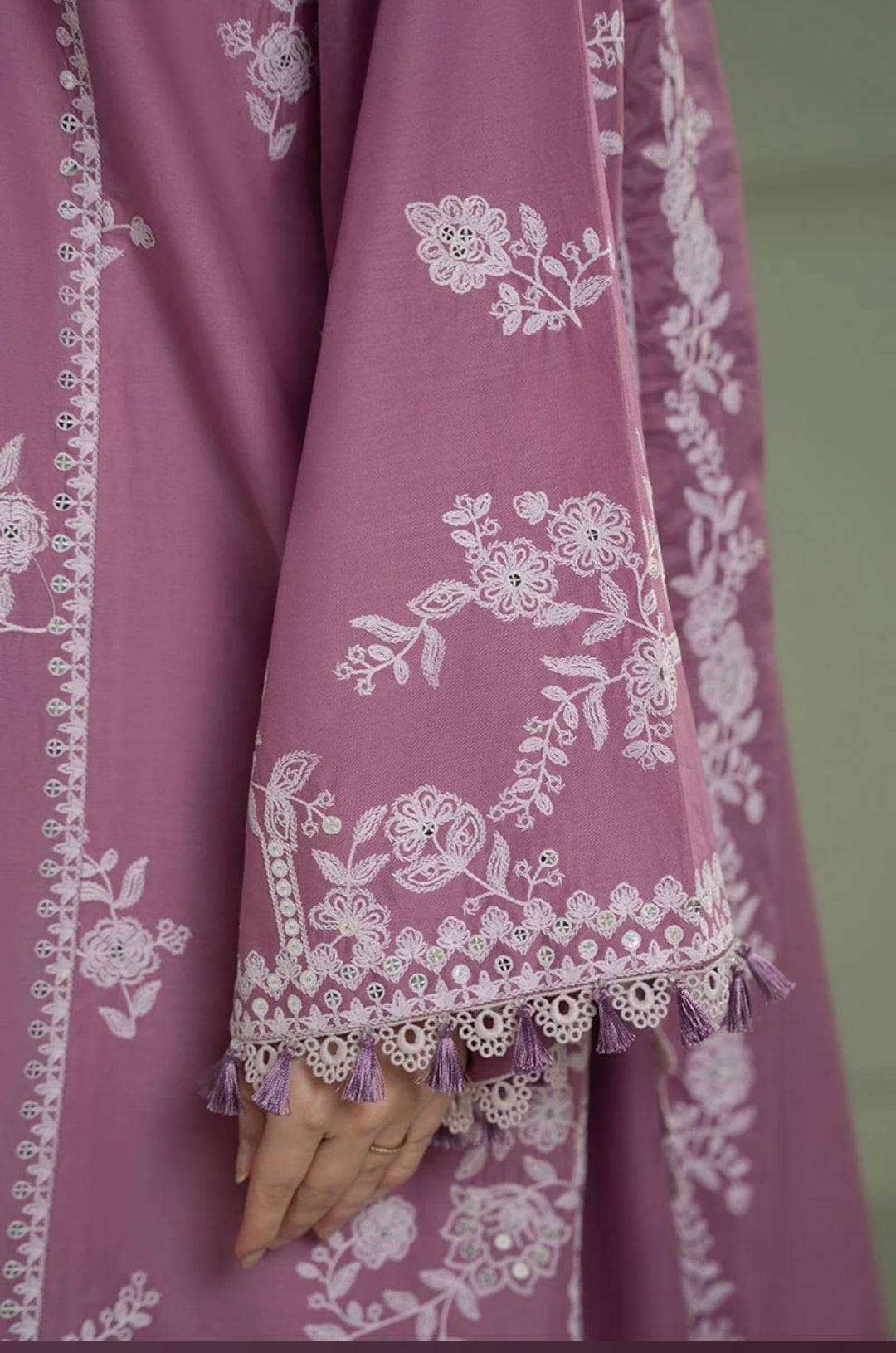 img_cross_stitch_mahiri_awwal_boutique