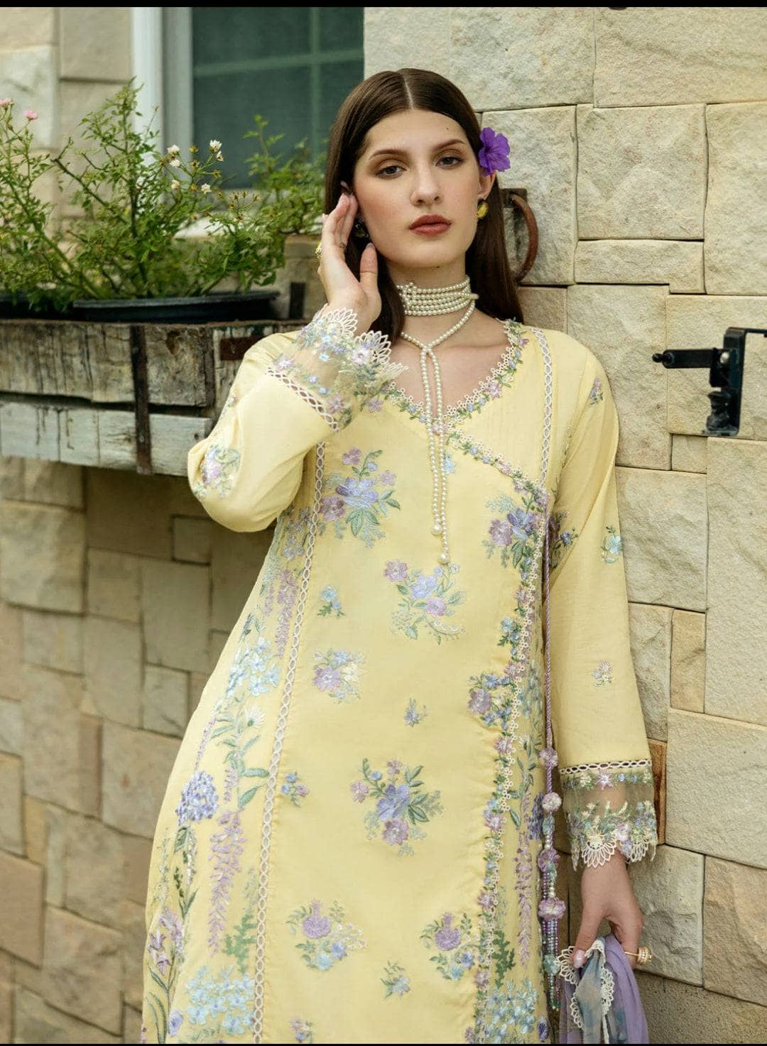 img_roheenaz_lawn_awwal_boutique