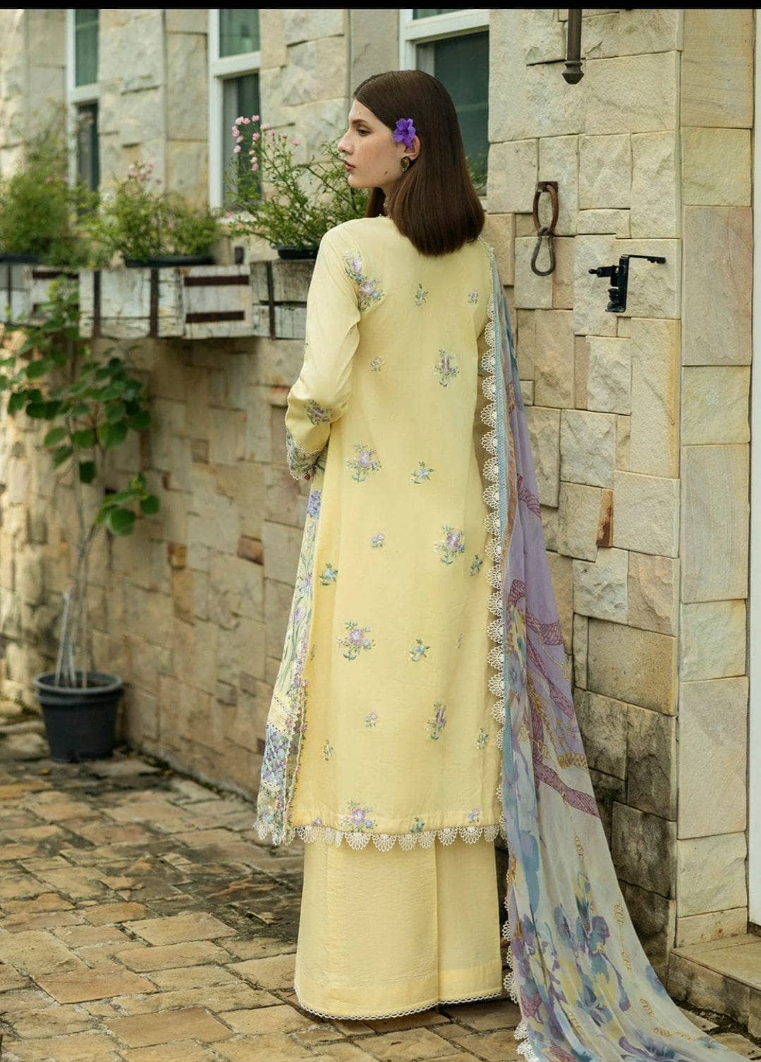 img_roheenaz_lawn_awwal_boutique