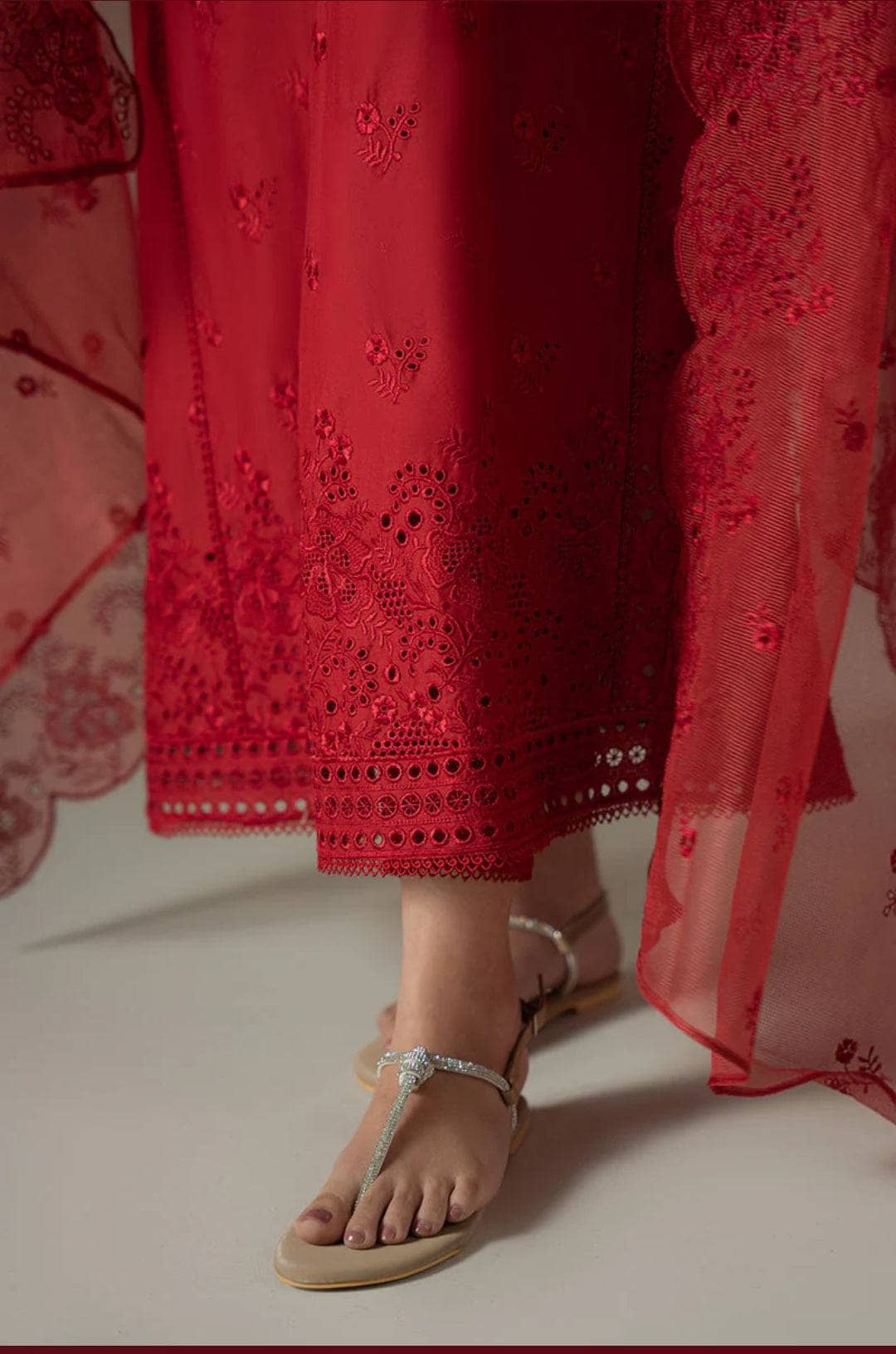 img_cross_stitch_chikankari_lawn_24_awwal_boutique