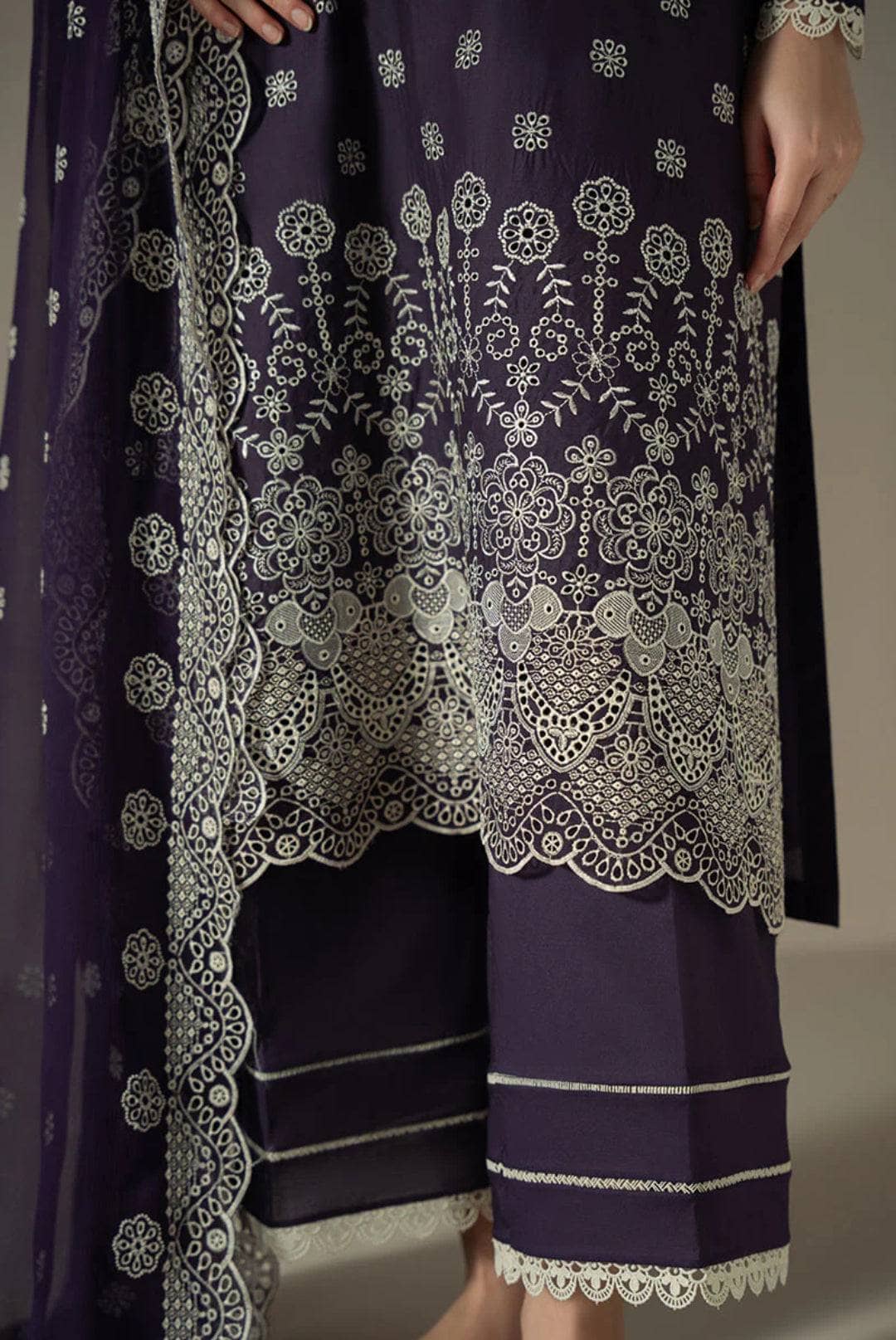 img_cross_stitch_chikankari_lawn_24_awwal_boutique