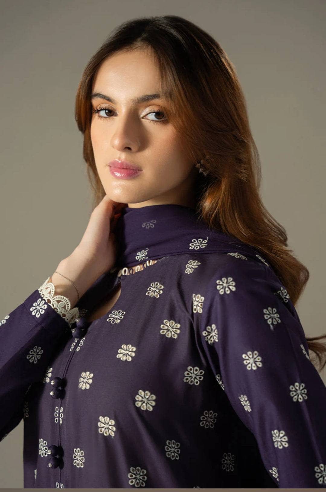 img_cross_stitch_chikankari_lawn_24_awwal_boutique