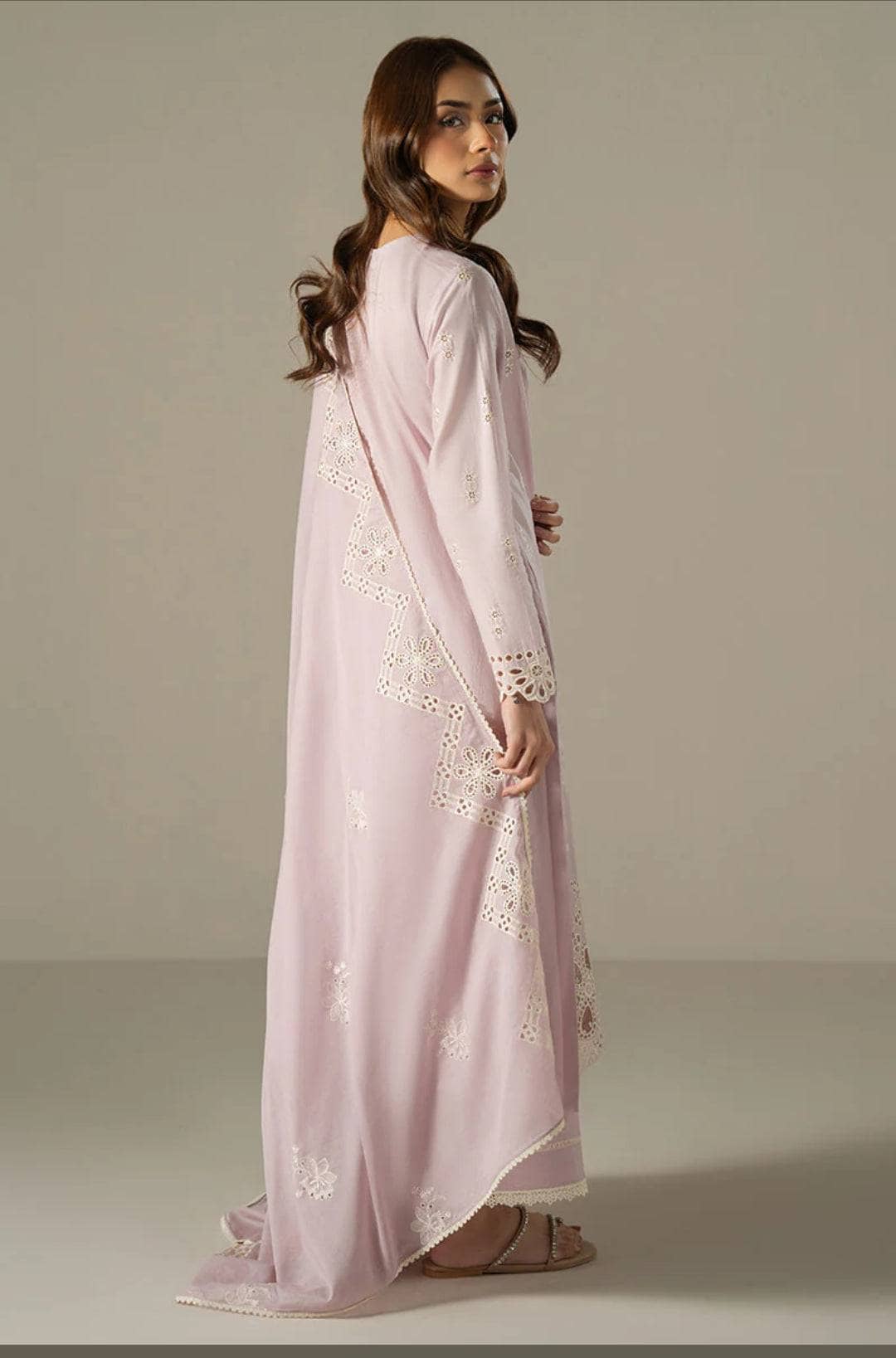 img_cross_stitch_chikankari_lawn_24_awwal_boutique