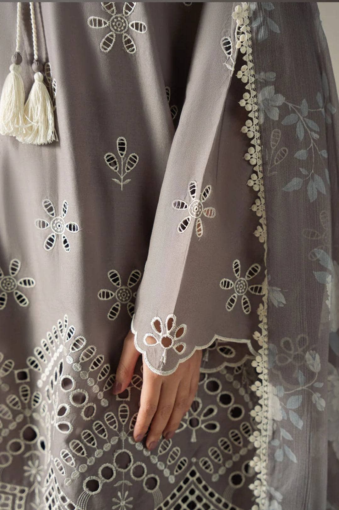 img_cross_stitch_chikankari_lawn_24_awwal_boutique