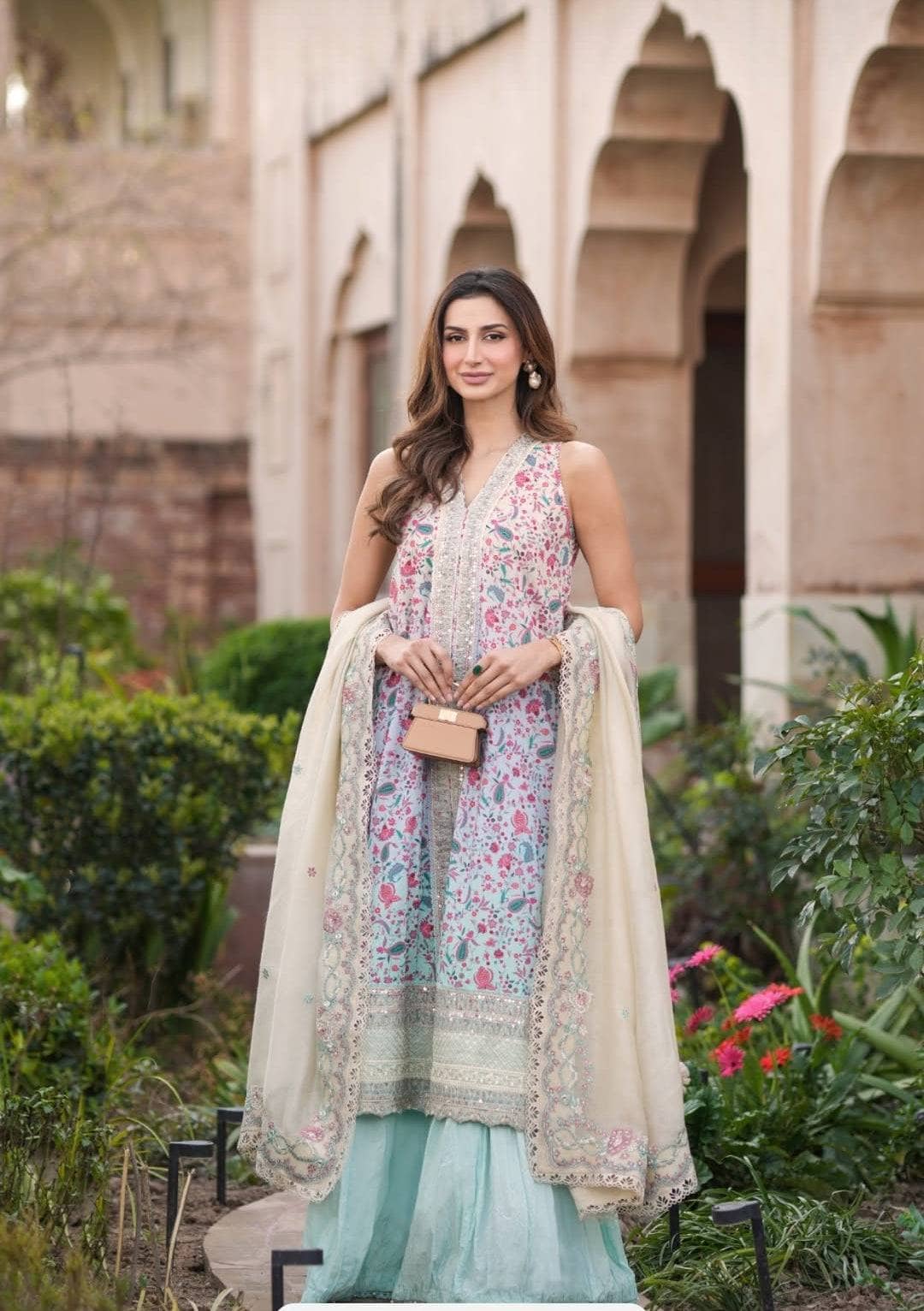 img_spotted_in_faiza_saqlain_awwal_boutique