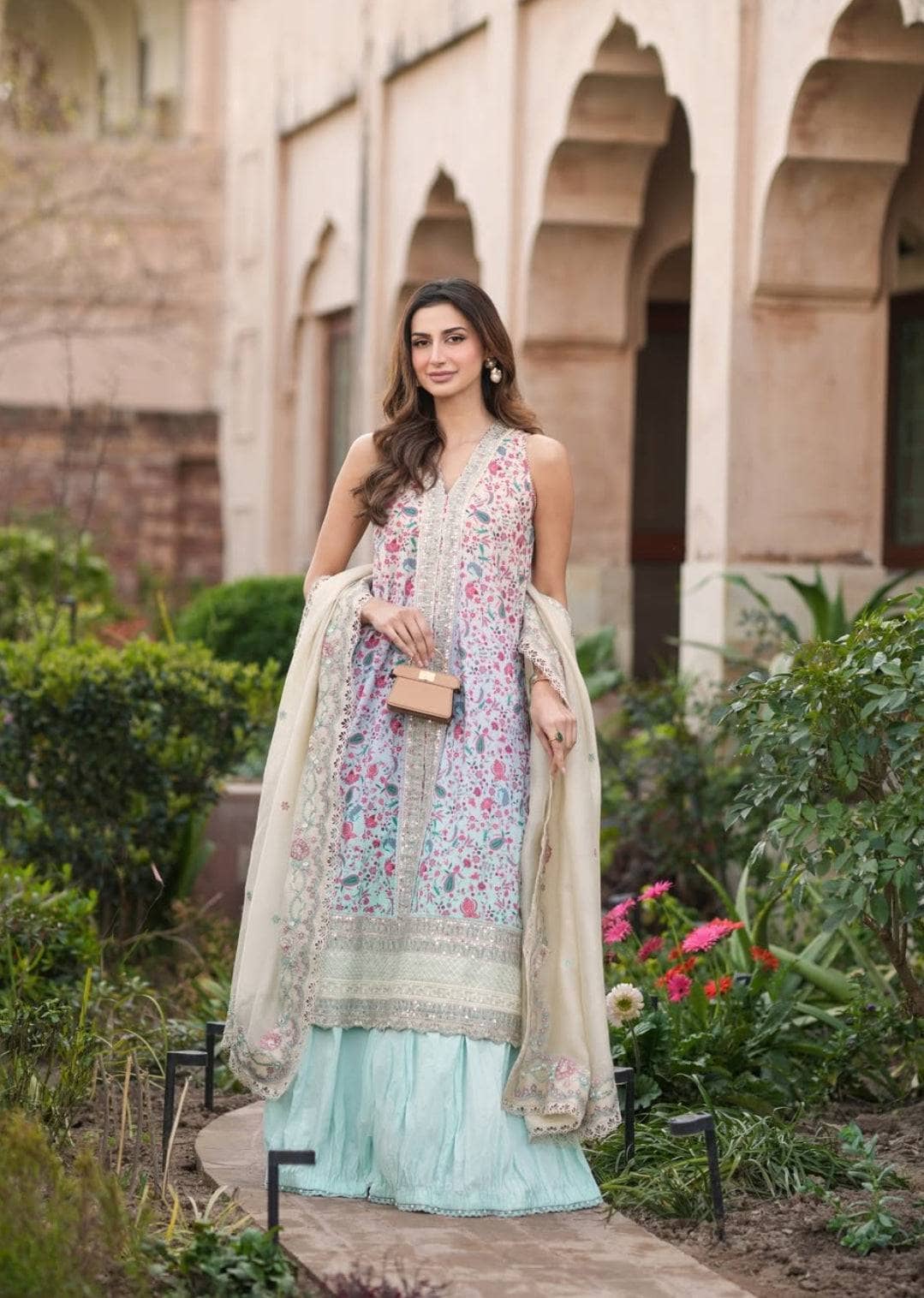 img_spotted_in_faiza_saqlain_awwal_boutique