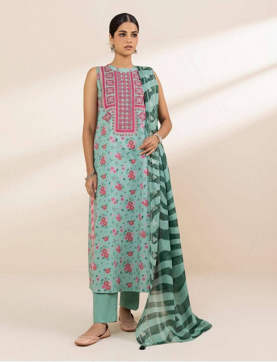 img_sapphire_lawn_awwal_boutique