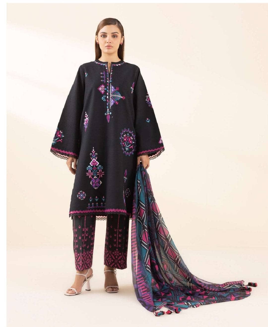 img_sapphire_lawn_awwal_boutique