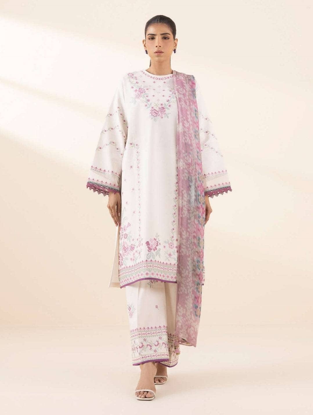 img_sapphire_lawn_awwal_boutique