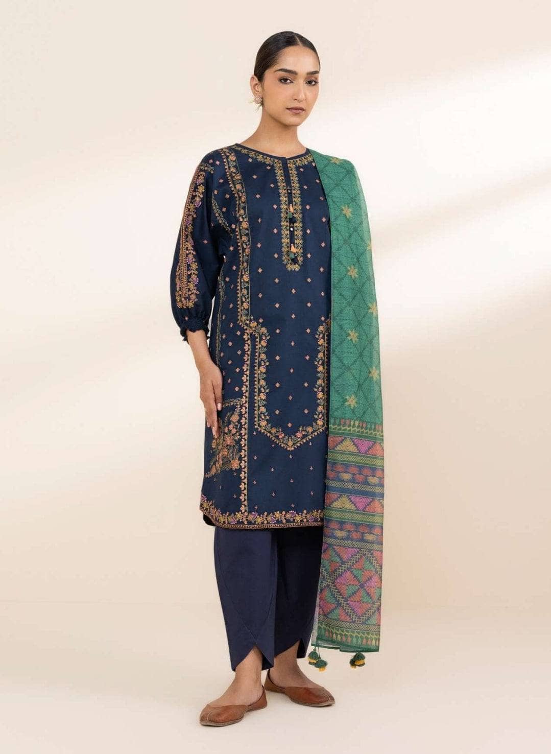 img_sapphire_lawn_awwal_boutique