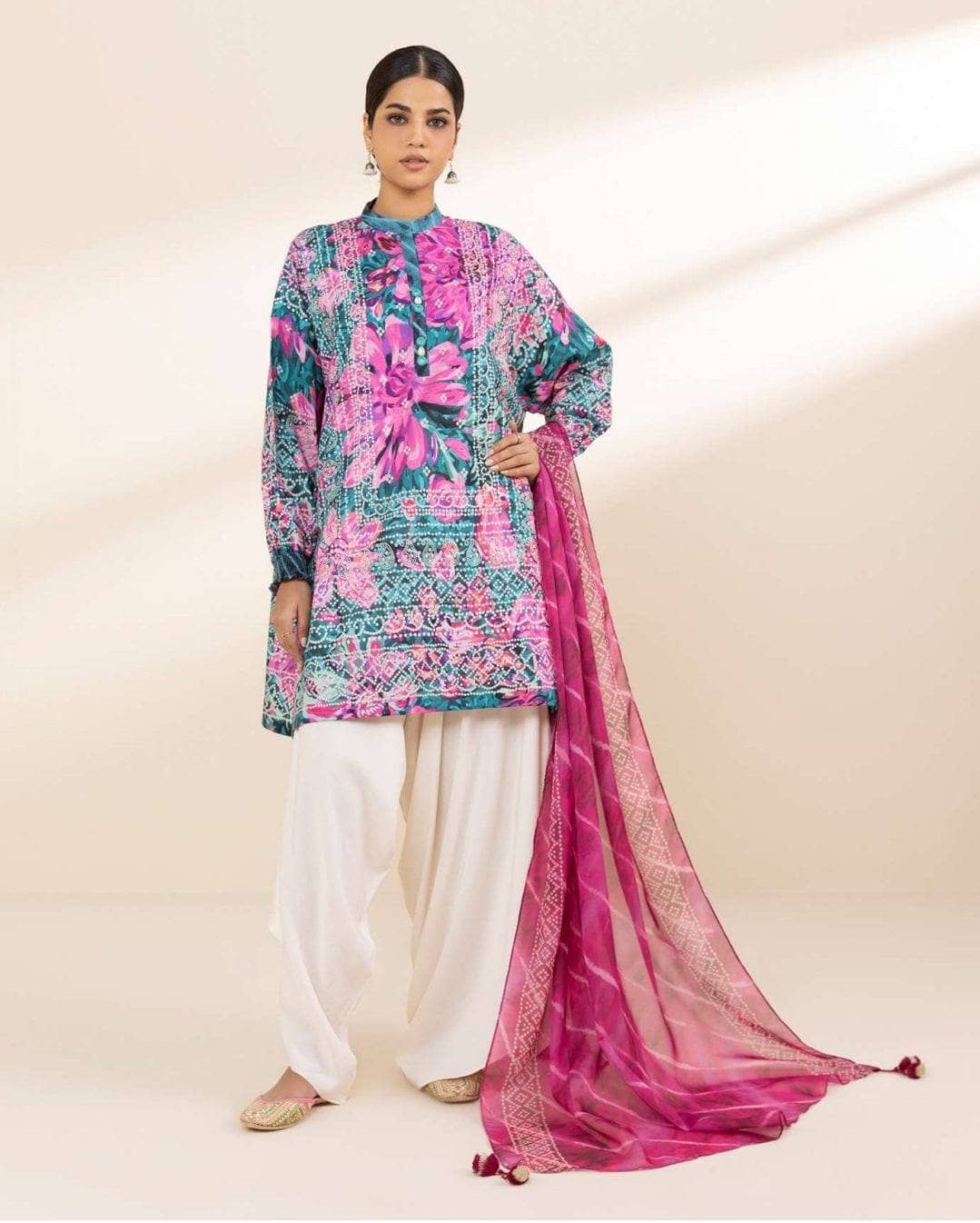 img_sapphire_lawn_awwal_boutique