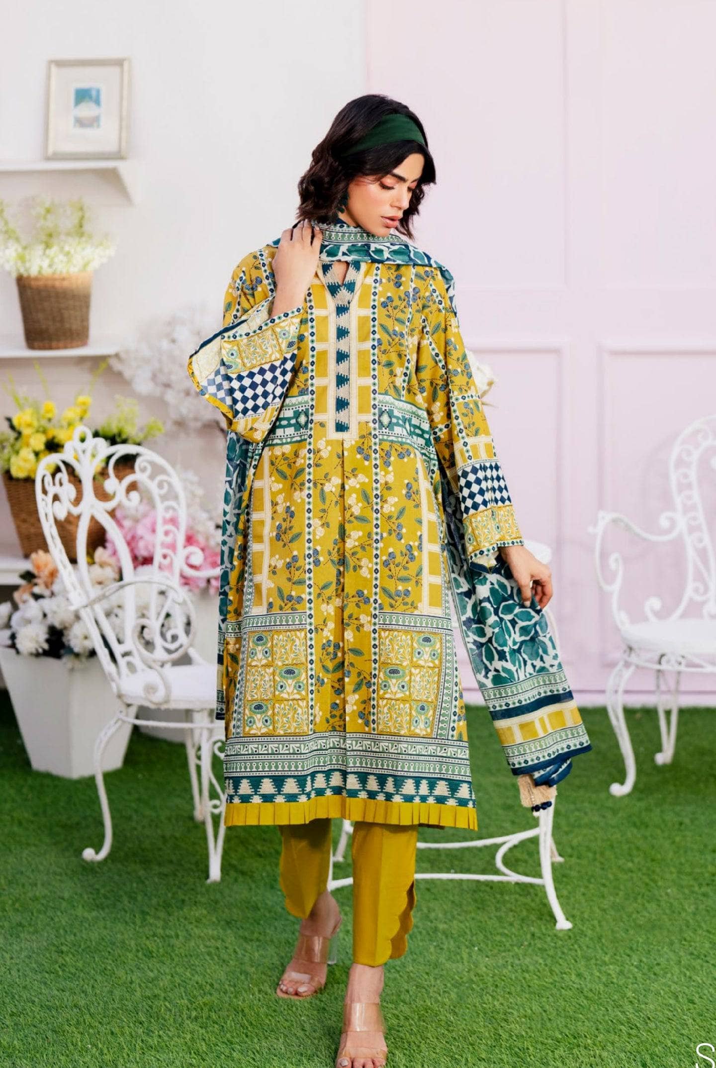 img_gul_ahmed_bahara_lawn_awwal_boutique