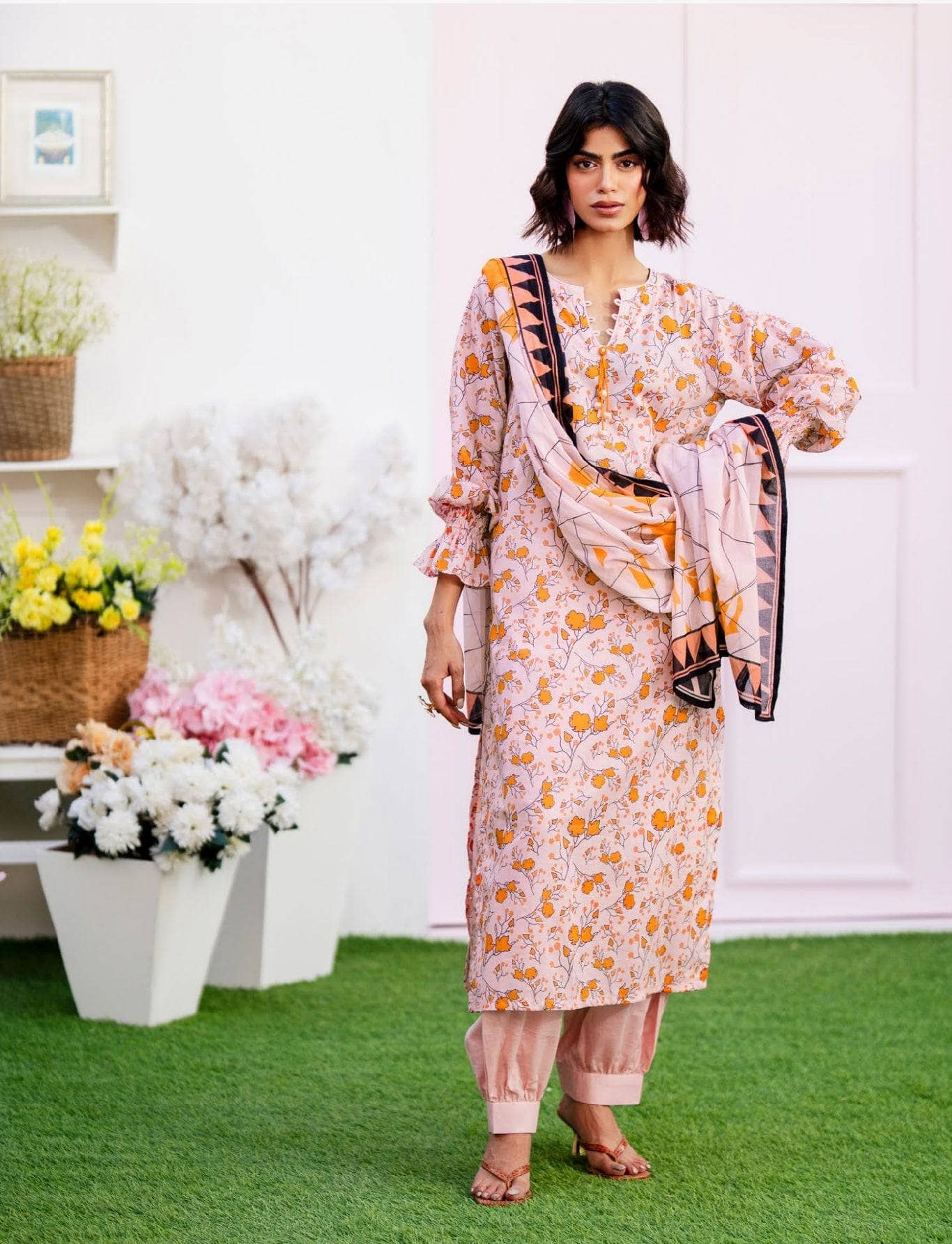 img_gul_ahmed_bahara_lawn_awwal_boutique