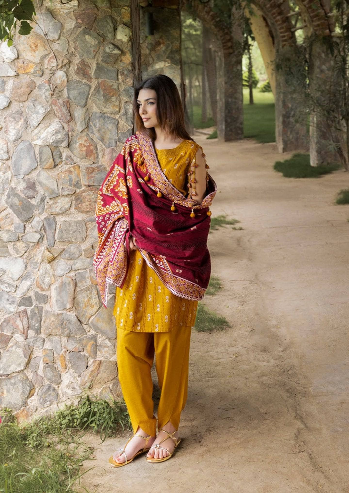 img_gul_ahmed_winter_essentials_awwal_boutique