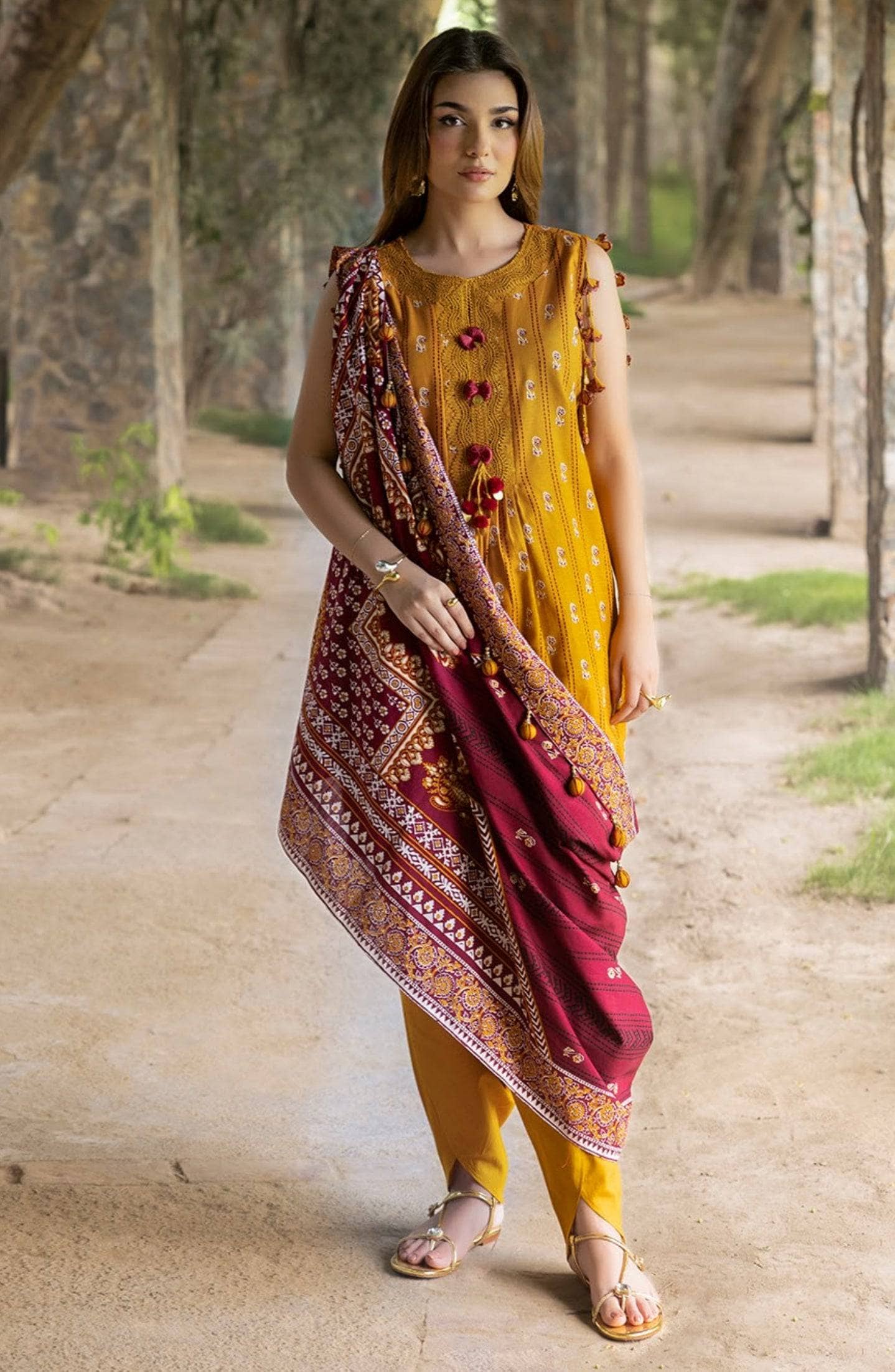 img_gul_ahmed_winter_essentials_awwal_boutique