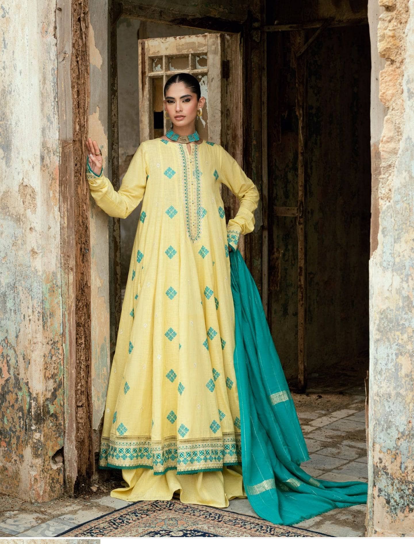 img_gul_ahmed_luxe_winter_awwal_boutique