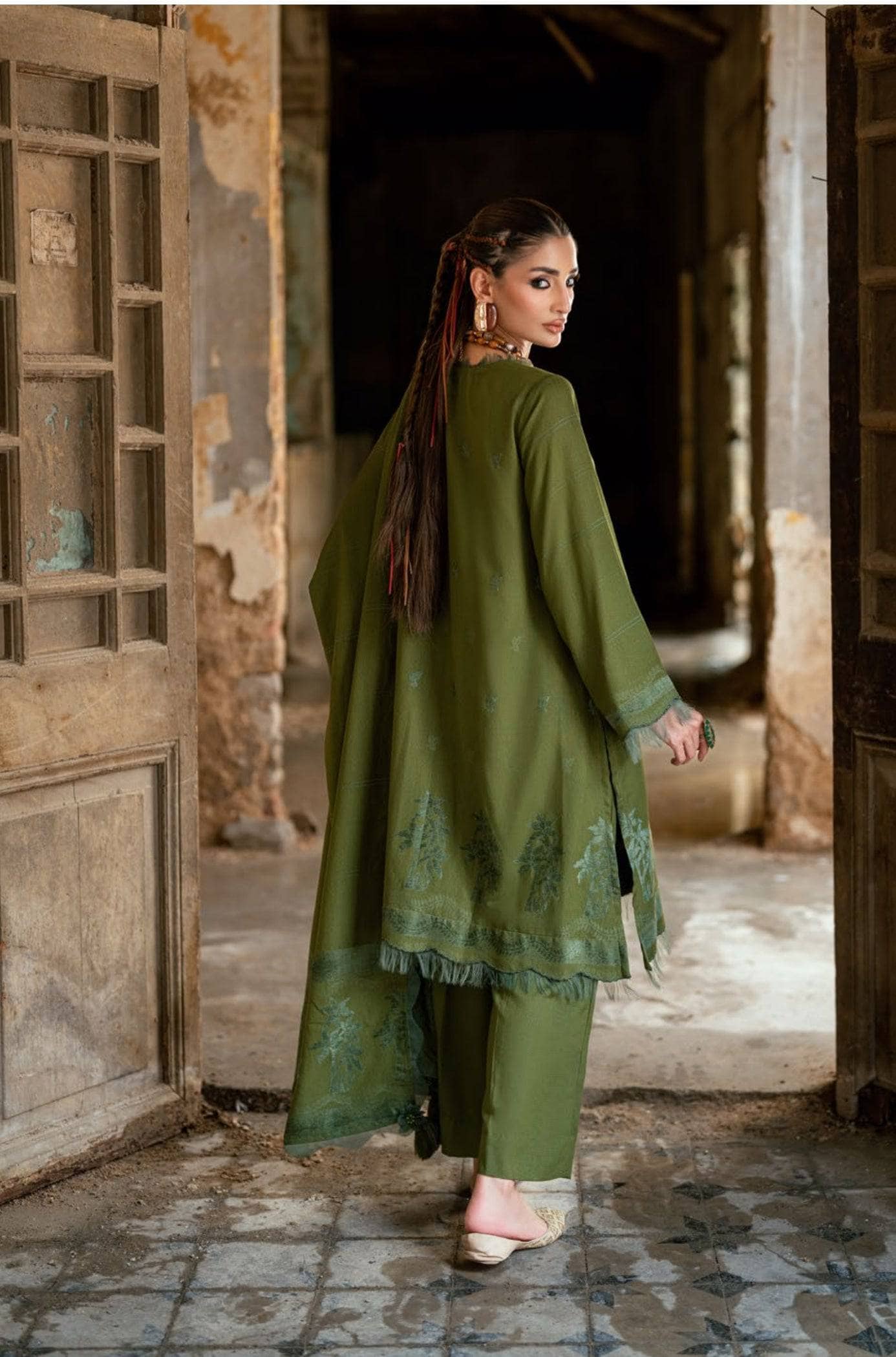 Gul Ahmed Luxe Winter/MJ 52030/Karandi Velvet Yarn Jacquard Shawl