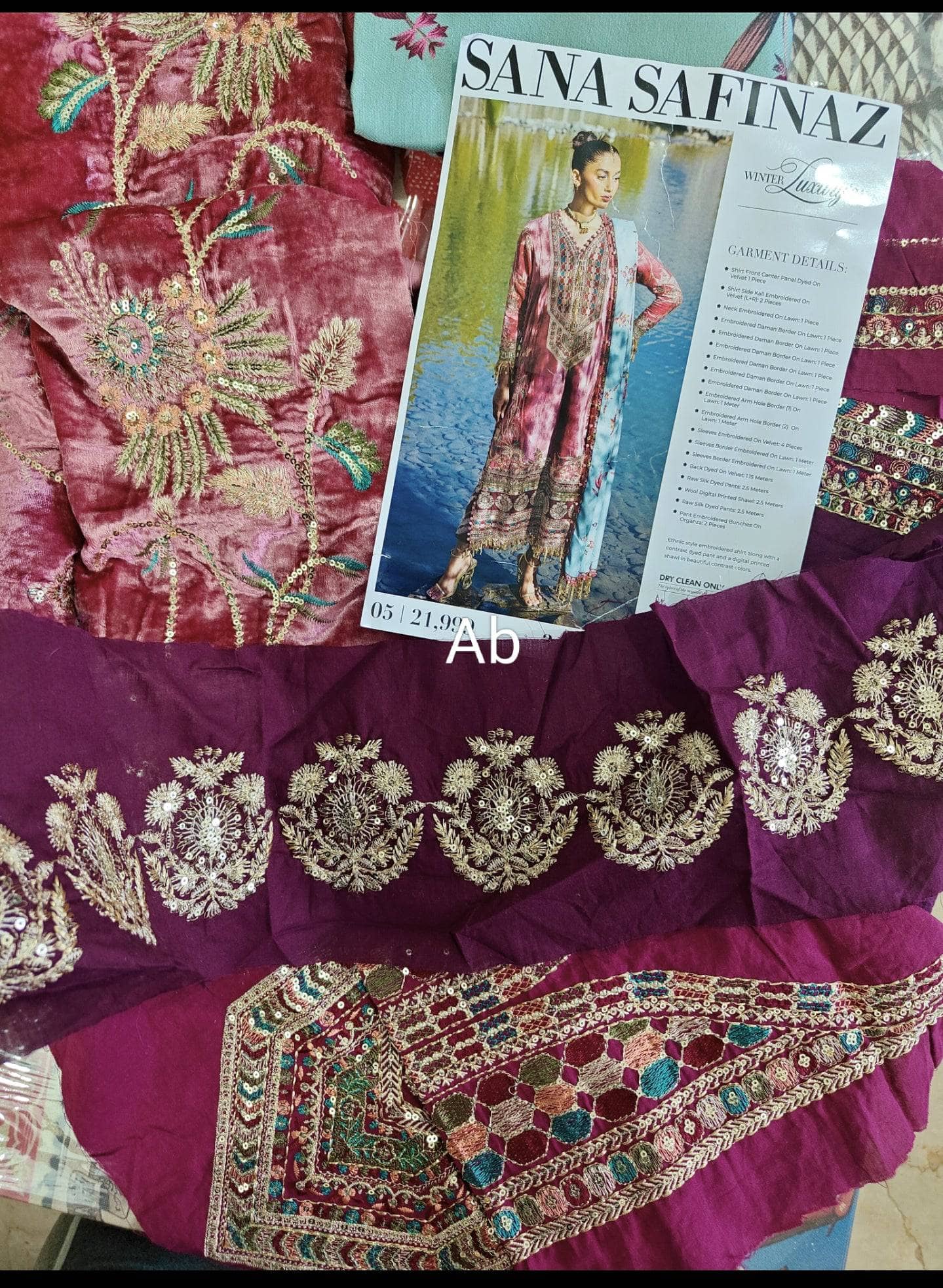 img_sana_safinaz_winter_shawls_velvet_awwal_boutique