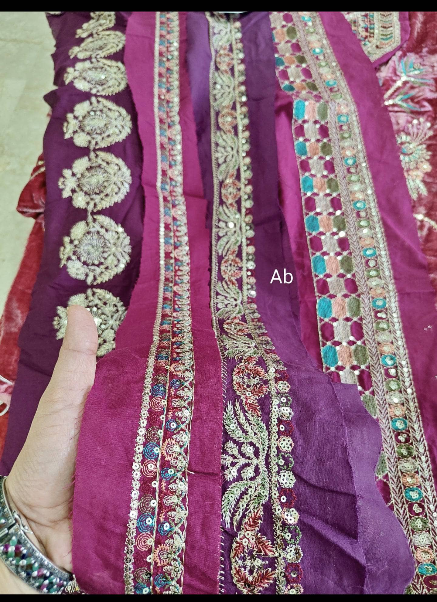 img_sana_safinaz_winter_shawls_velvet_awwal_boutique