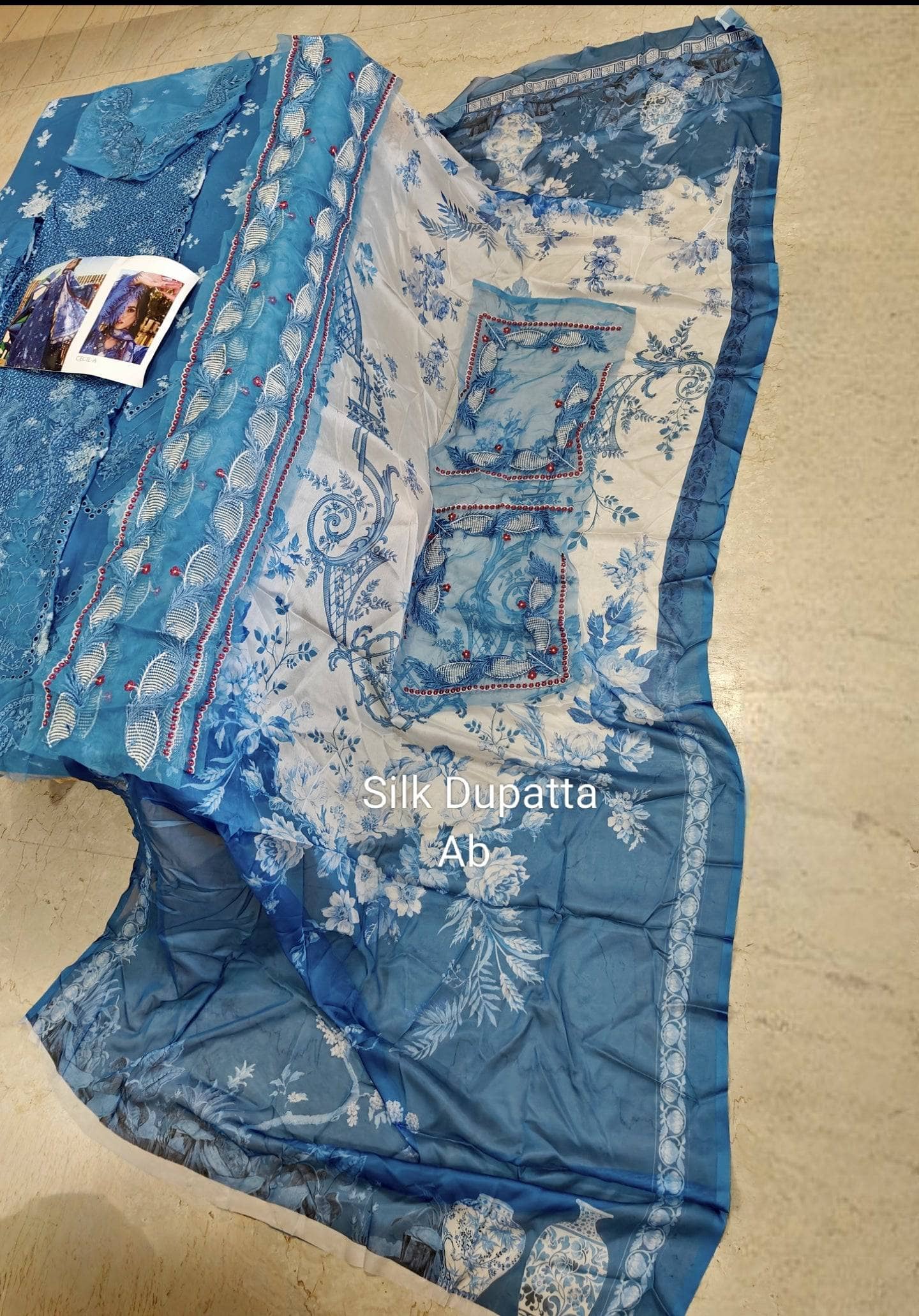 img_saira_shakira_awwal_boutique