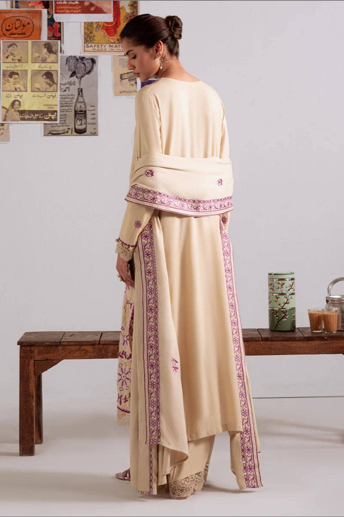 img_cross_stitch_linen_awwal_boutique