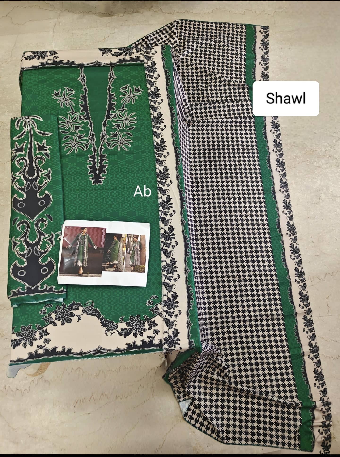 img_charizma_winter_pakistani_suits_awwal_boutique