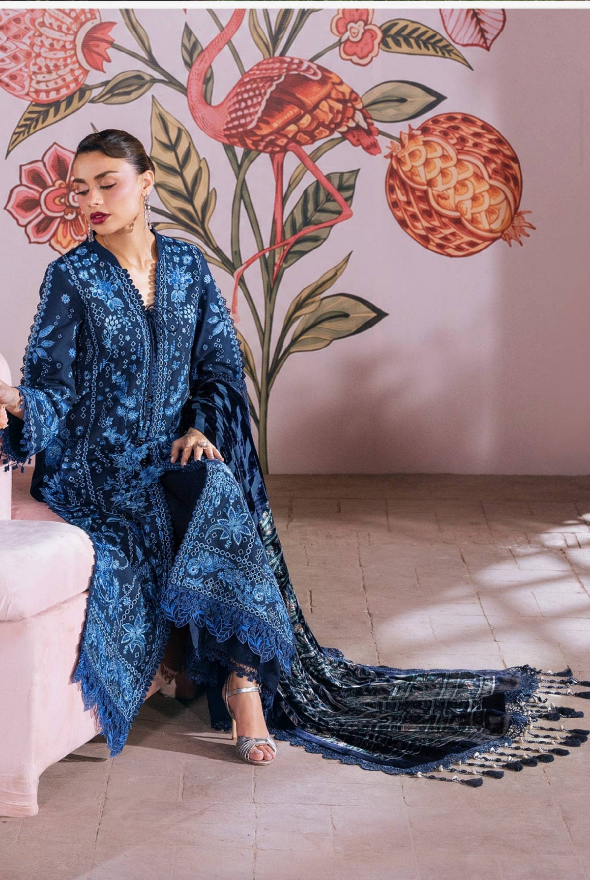 img_mahnur_velvet_palachi_shawl_awwal_boutique