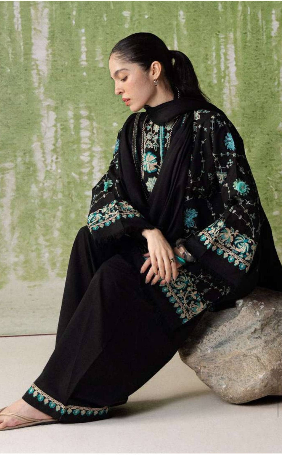 img_coco_winter_embroidered_awwal_boutique