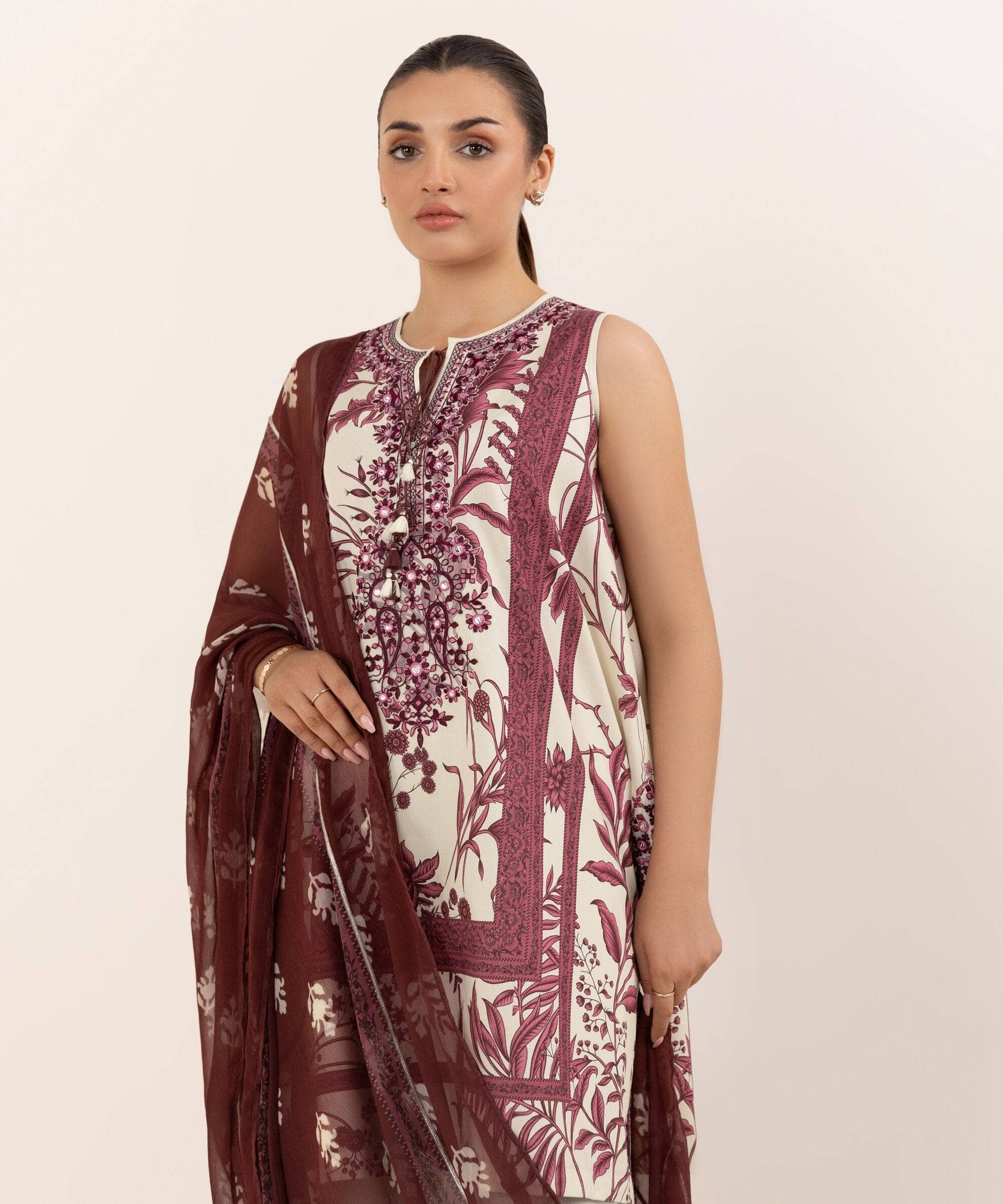 img_sapphire_intermix_awwal_boutique