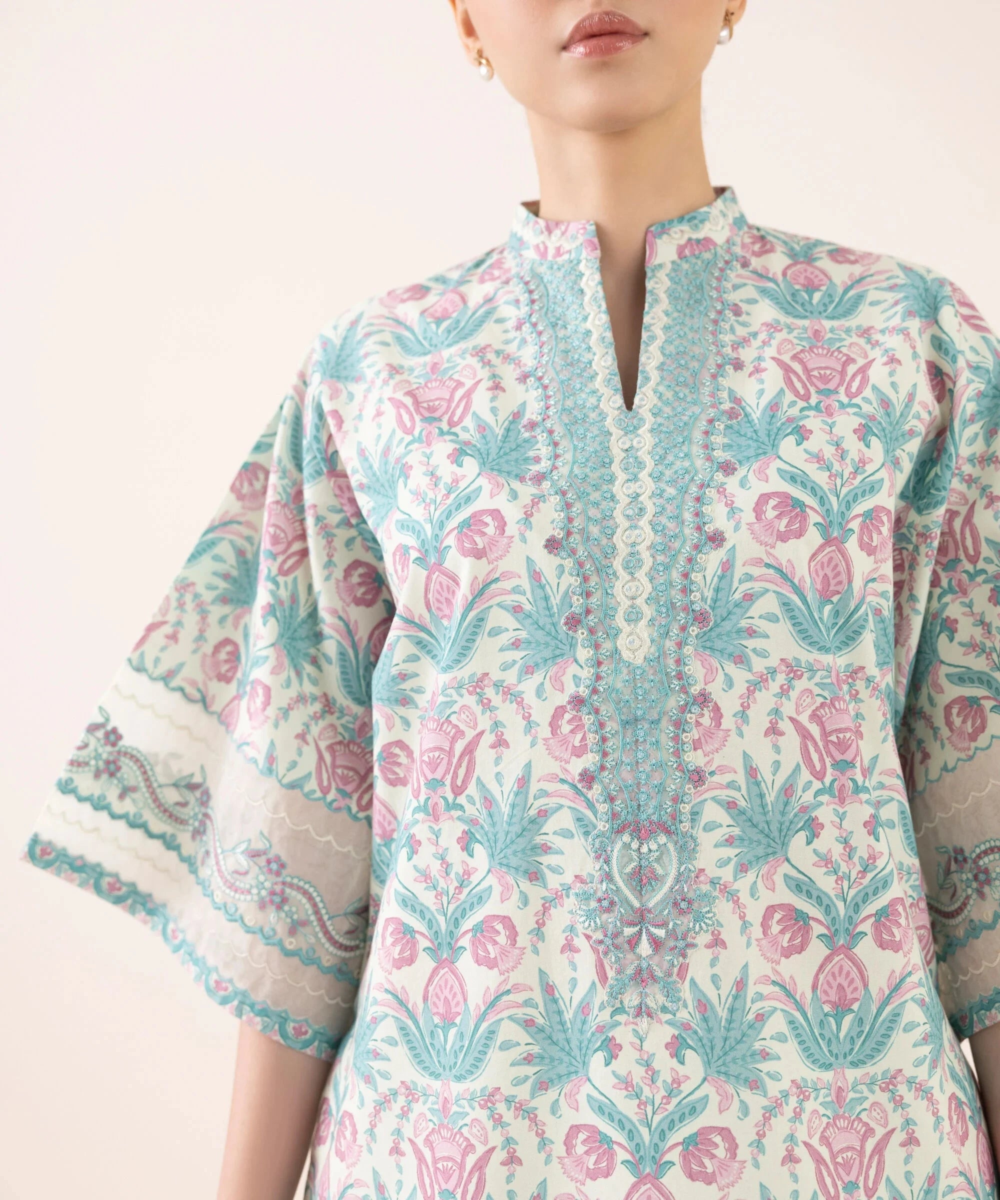 Restocked/Sapphire Intermix 25/Vol 2/Embroideried Cotton Suit/Turquoise off White