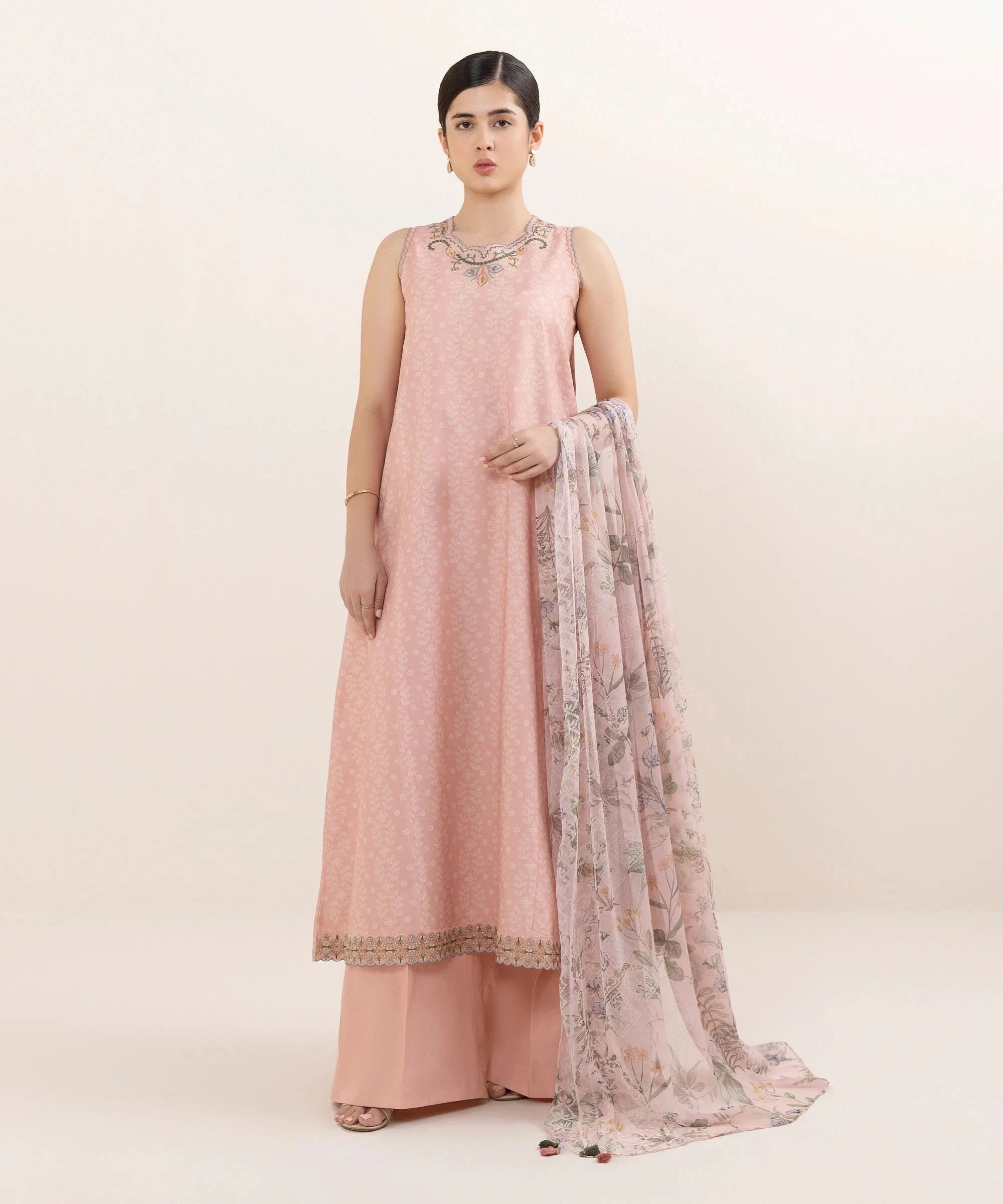 img_sapphire_intermix_awwal_boutique