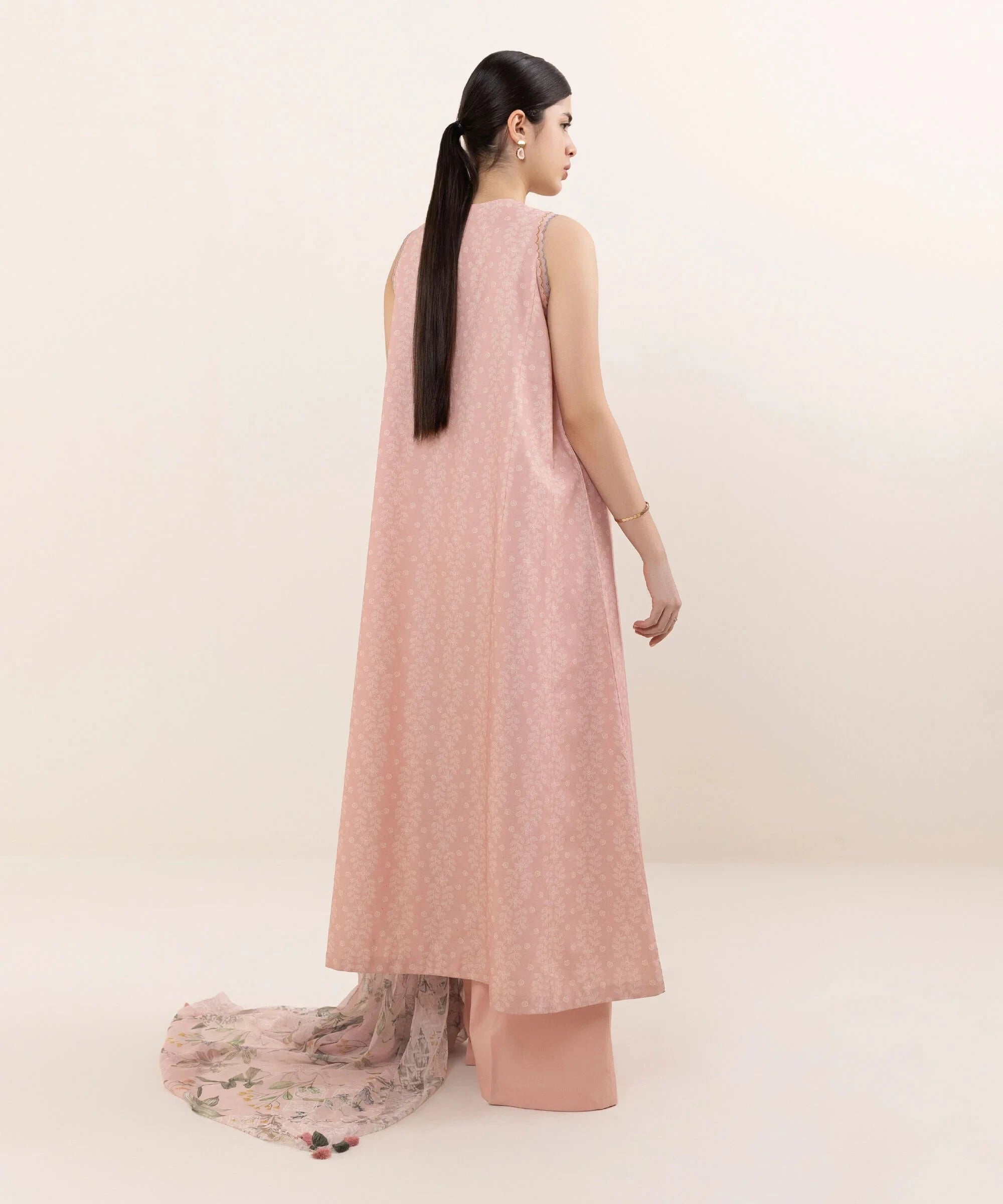 img_sapphire_intermix_awwal_boutique