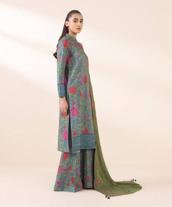 img_sapphire_intermix_awwal_boutique