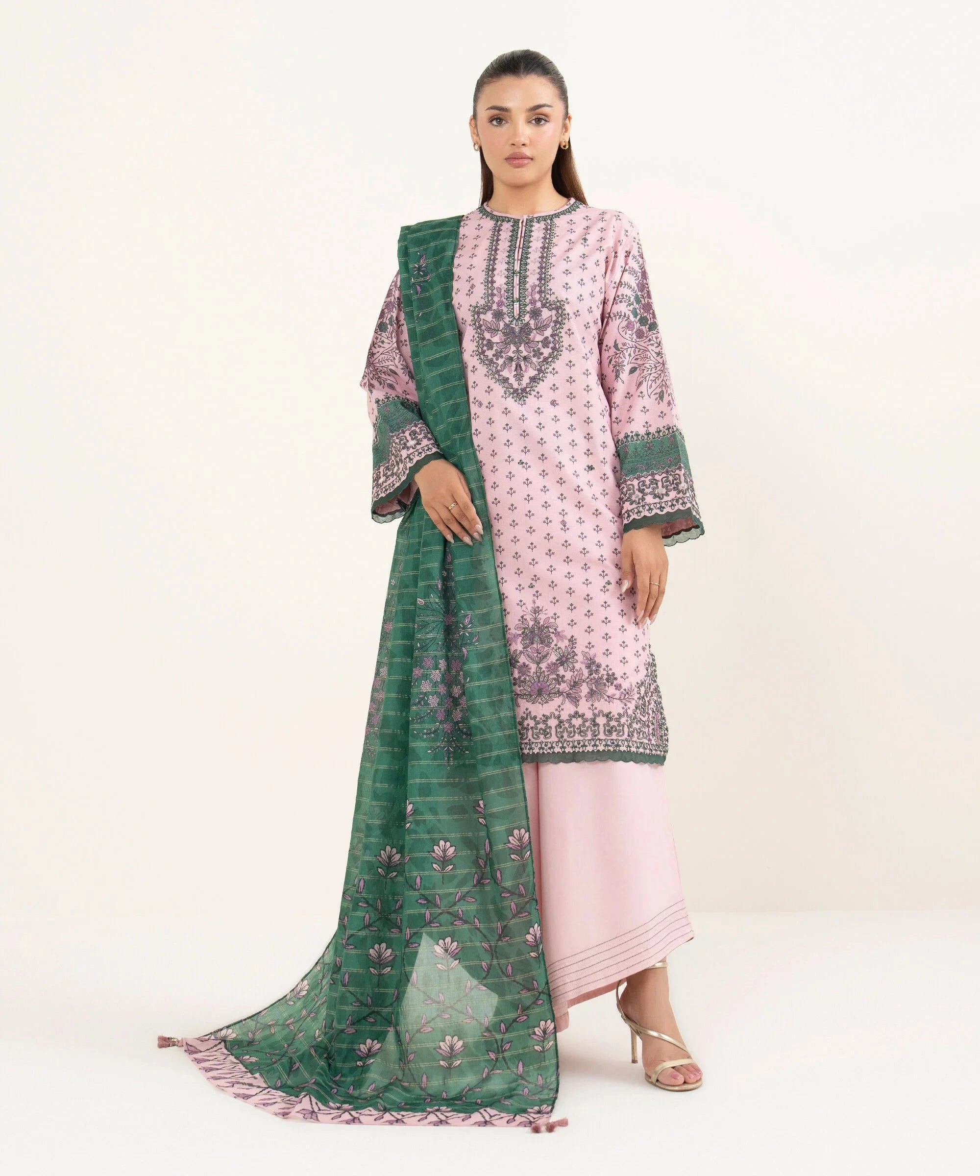 img_sapphire_intermix_awwal_boutique