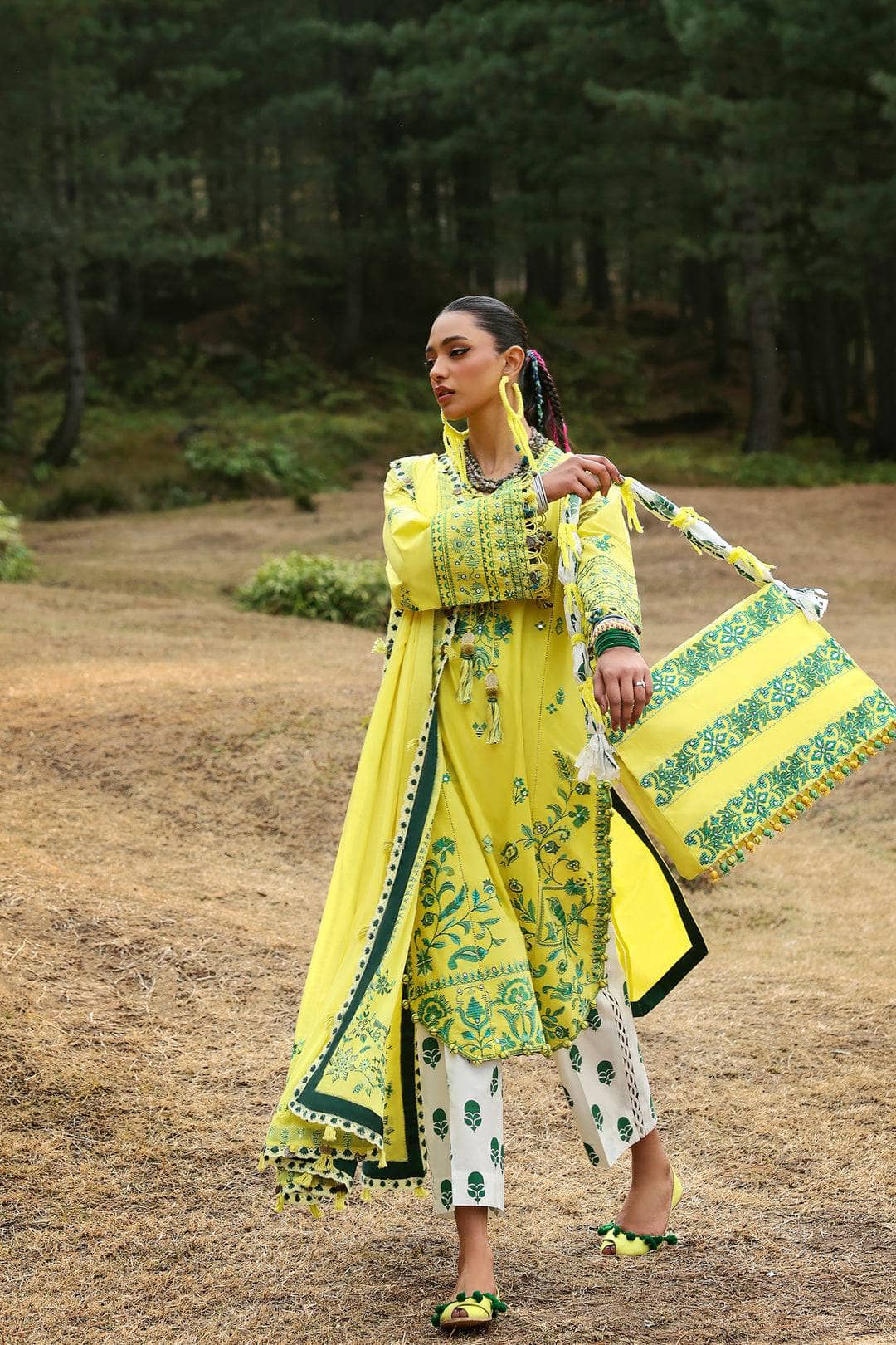 img_zaha_festive_lawn_neelum_awwal_boutique