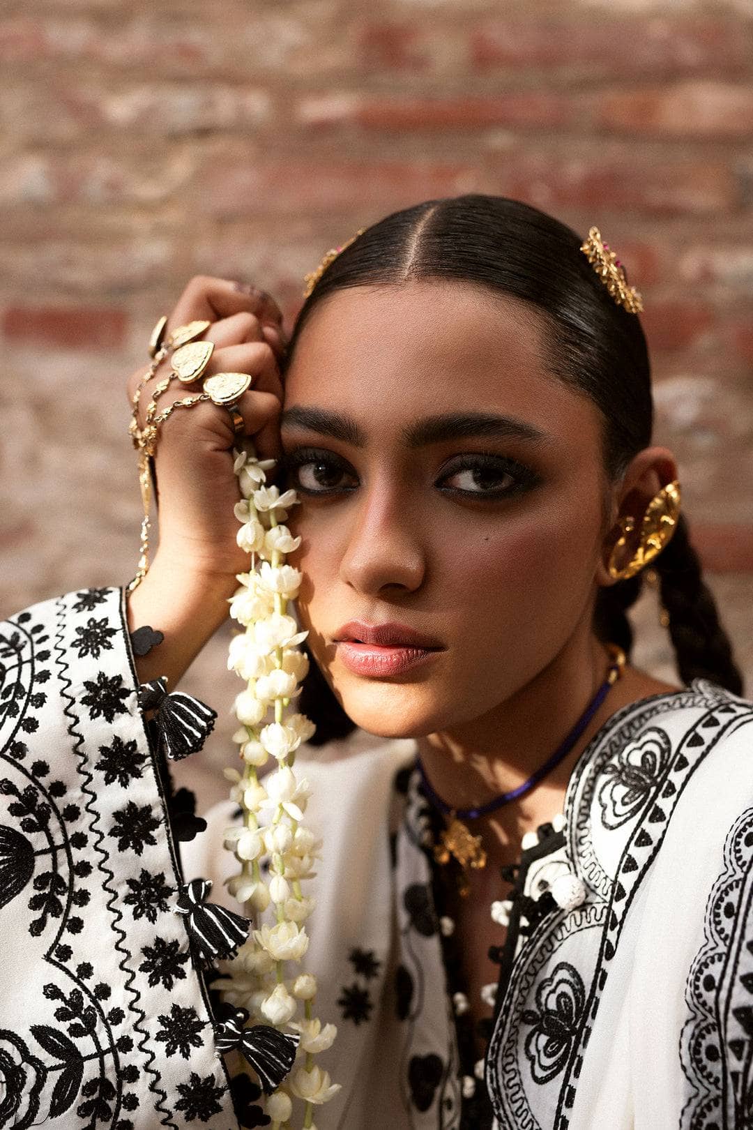 img_zaha_lawn_awwal_boutique