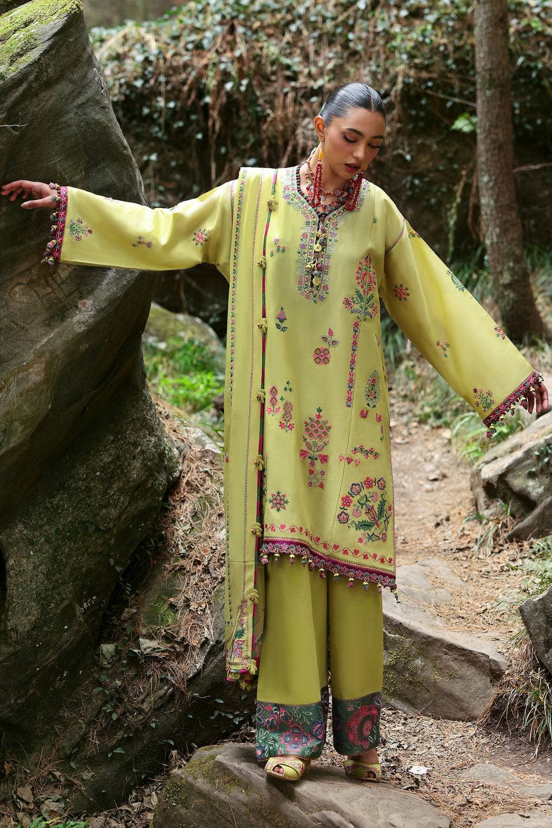 img_zaha_festive_lawn_neelum_awwal_boutique