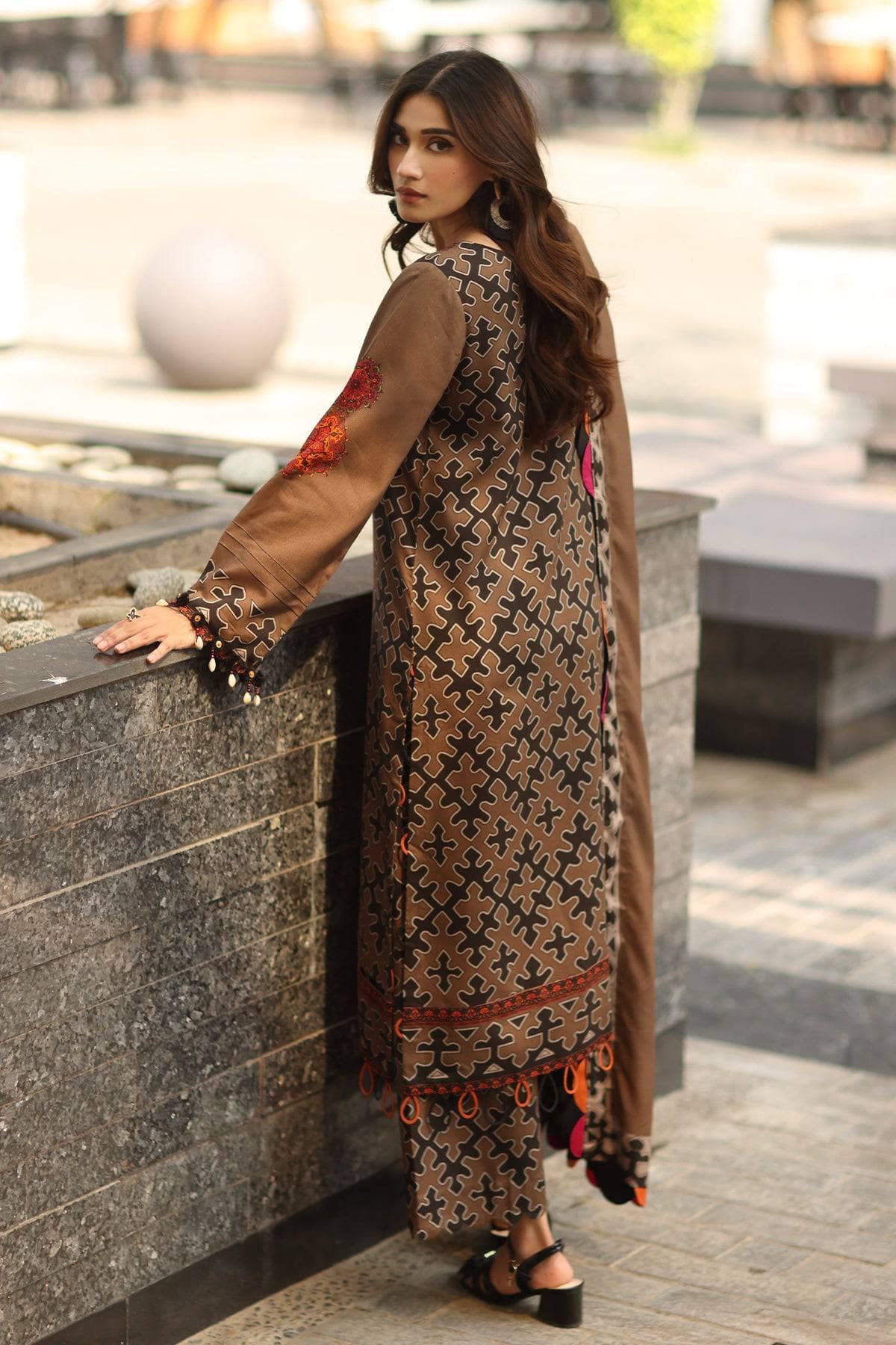 img_charizma_c_prints_fall_winter_awwal_boutique