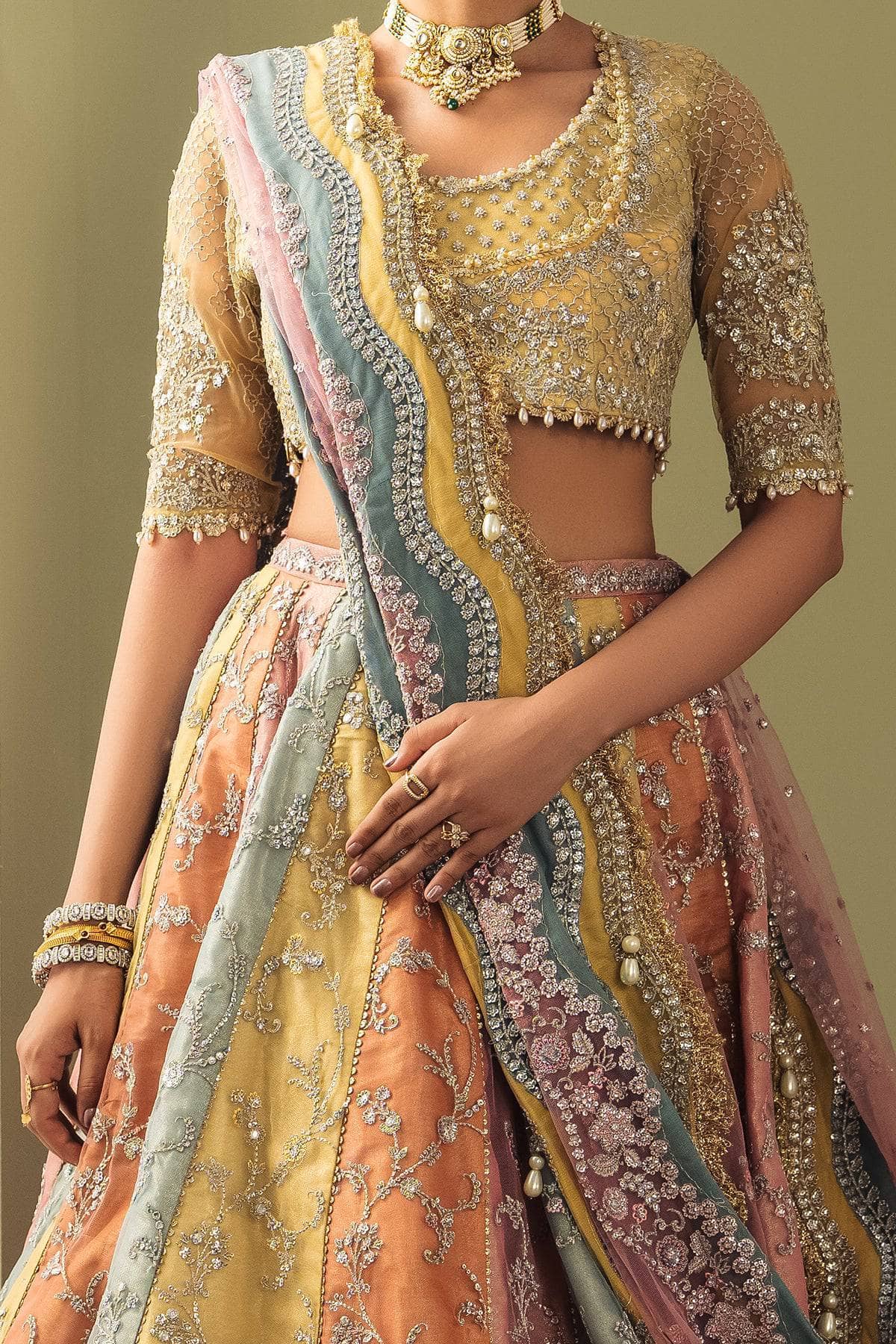img_afrozeh_ayzel_luminara_awwal_boutique