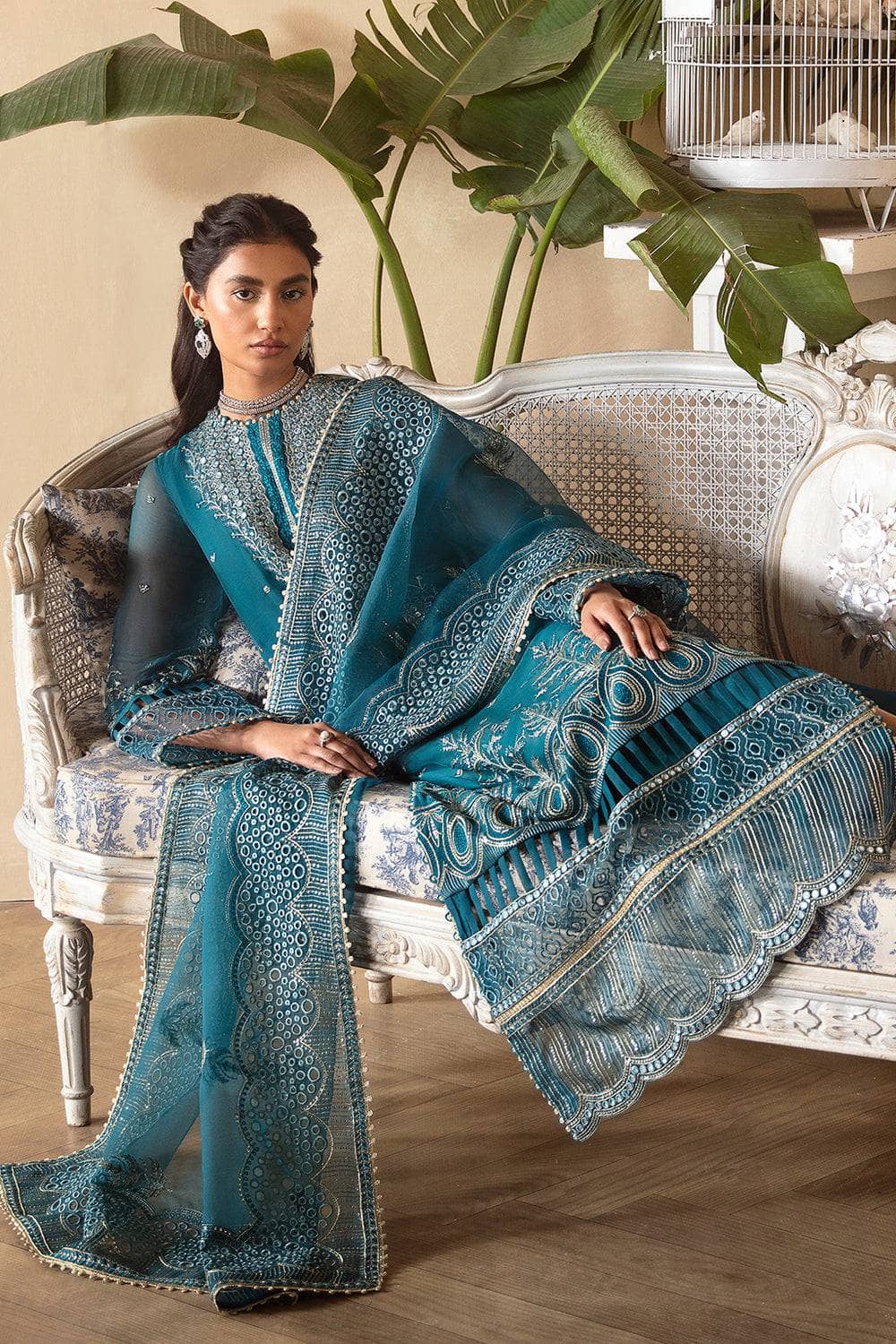 img_afrozeh_la_fuchsia_awwal_boutique