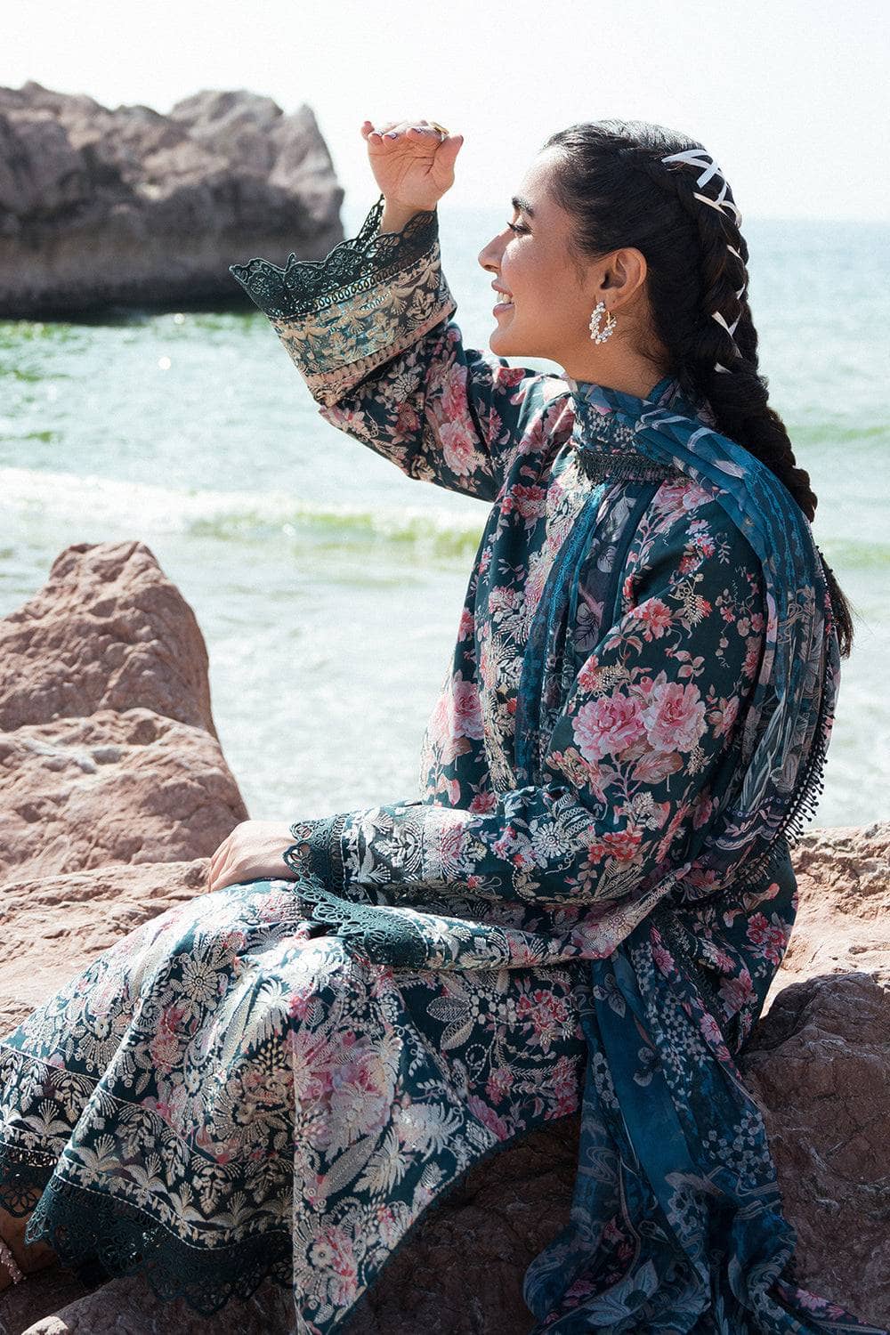 img_afrozeh_summer_together_lawnkari_awwal_boutique