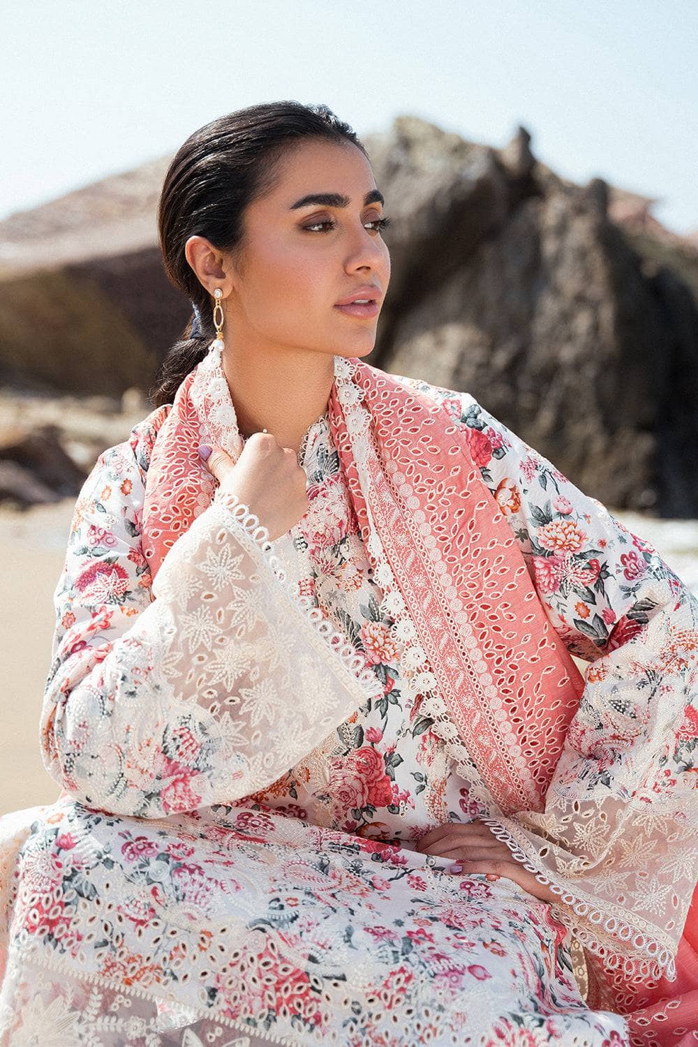 img_afrozeh_summer_together_lawnkari_awwal_boutique