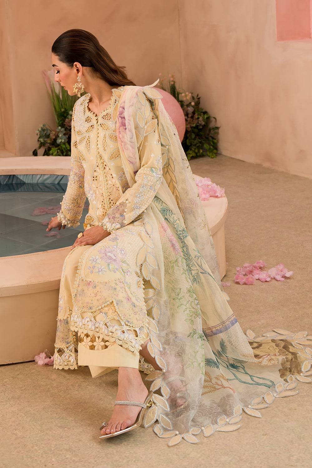 img_afrozeh_painted_garden_lawn_awwal_boutique