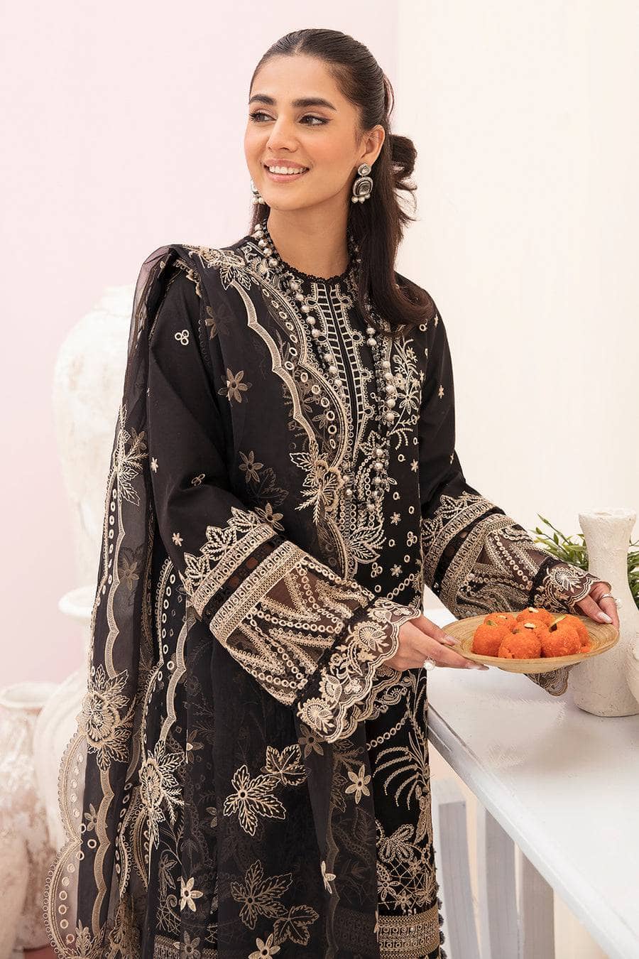 Restocked/Afrozeh Chikankari Lawn/Noir